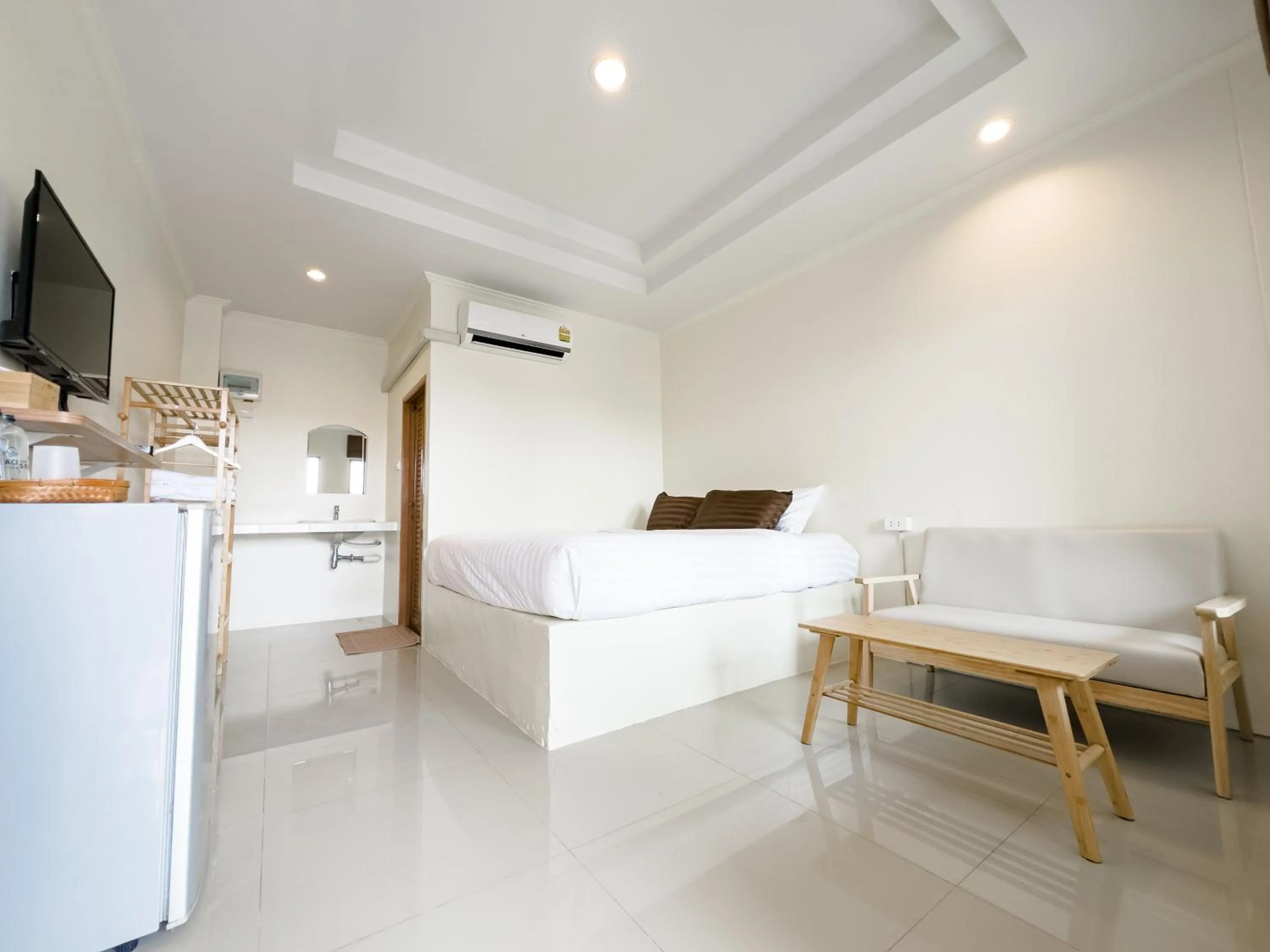 Bedroom, Bed in Sun and Sea KohLarn