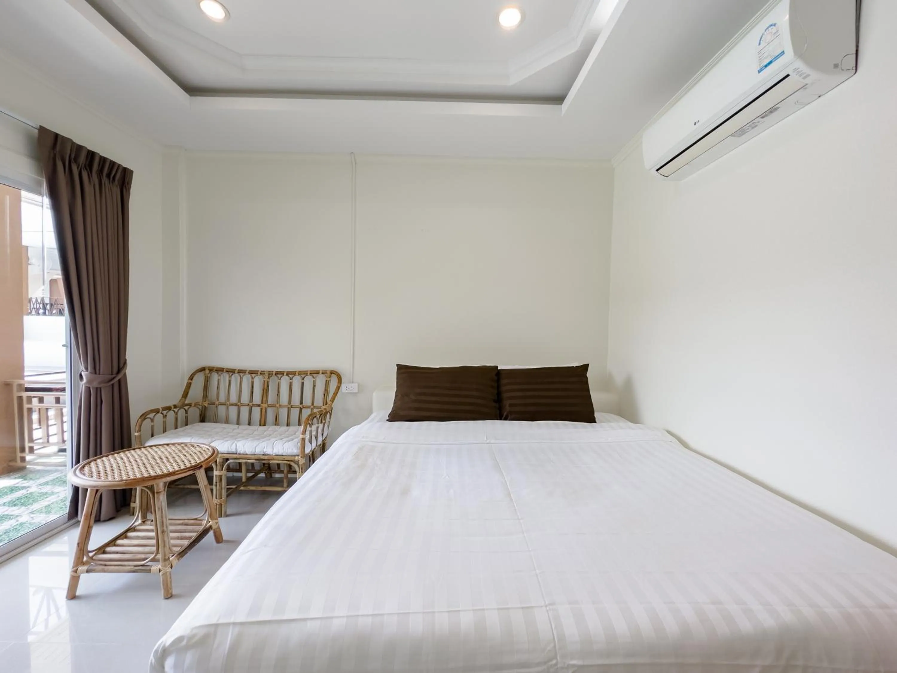 Bed in Sun and Sea KohLarn