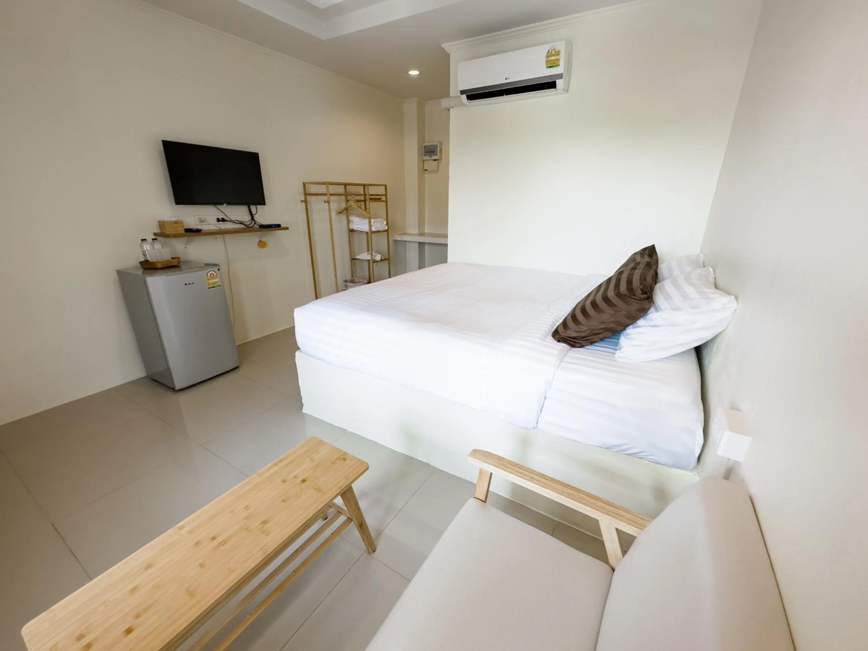 Bedroom, Bed in Sun and Sea KohLarn