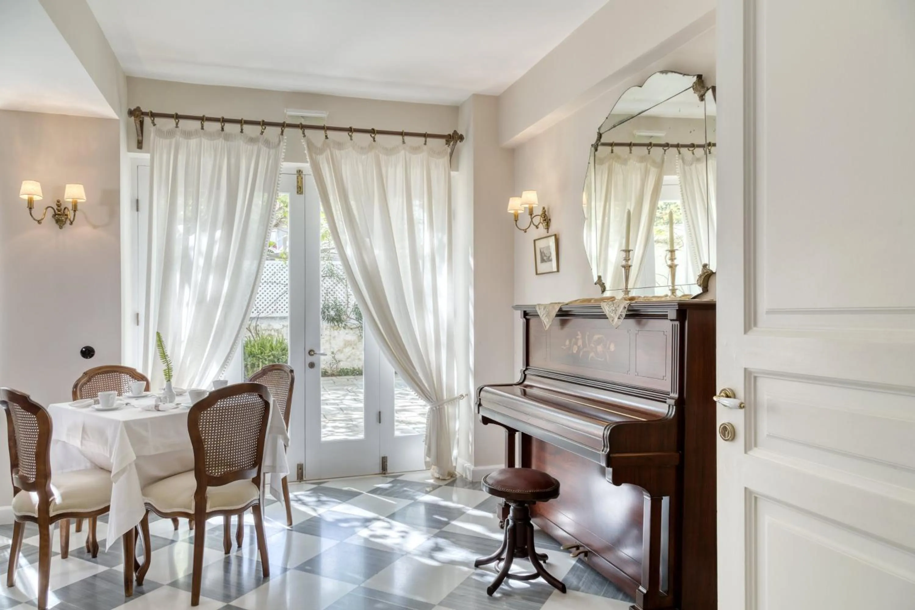 Restaurant/places to eat in Hotel Leto Hydra