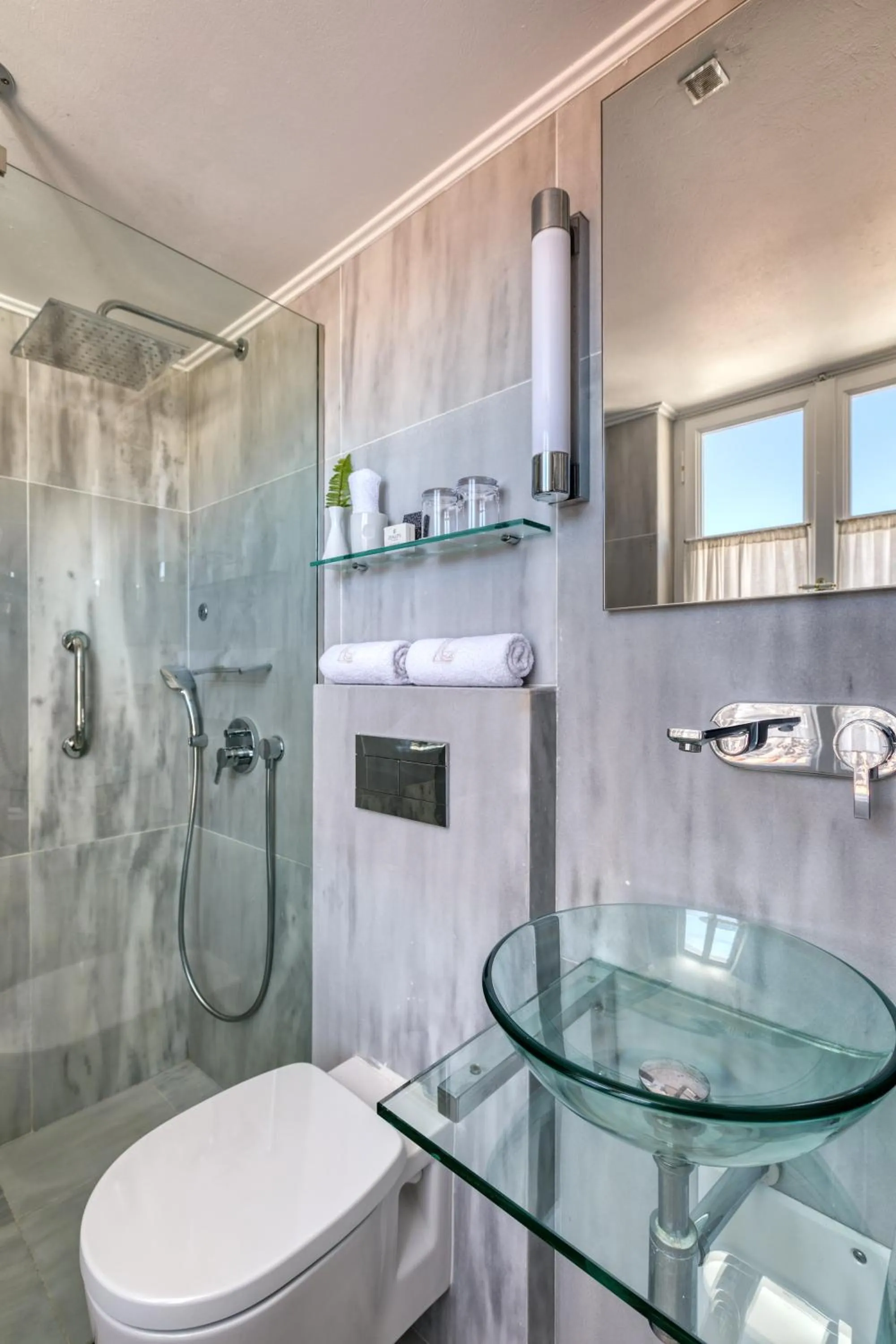 Bathroom in Hotel Leto Hydra