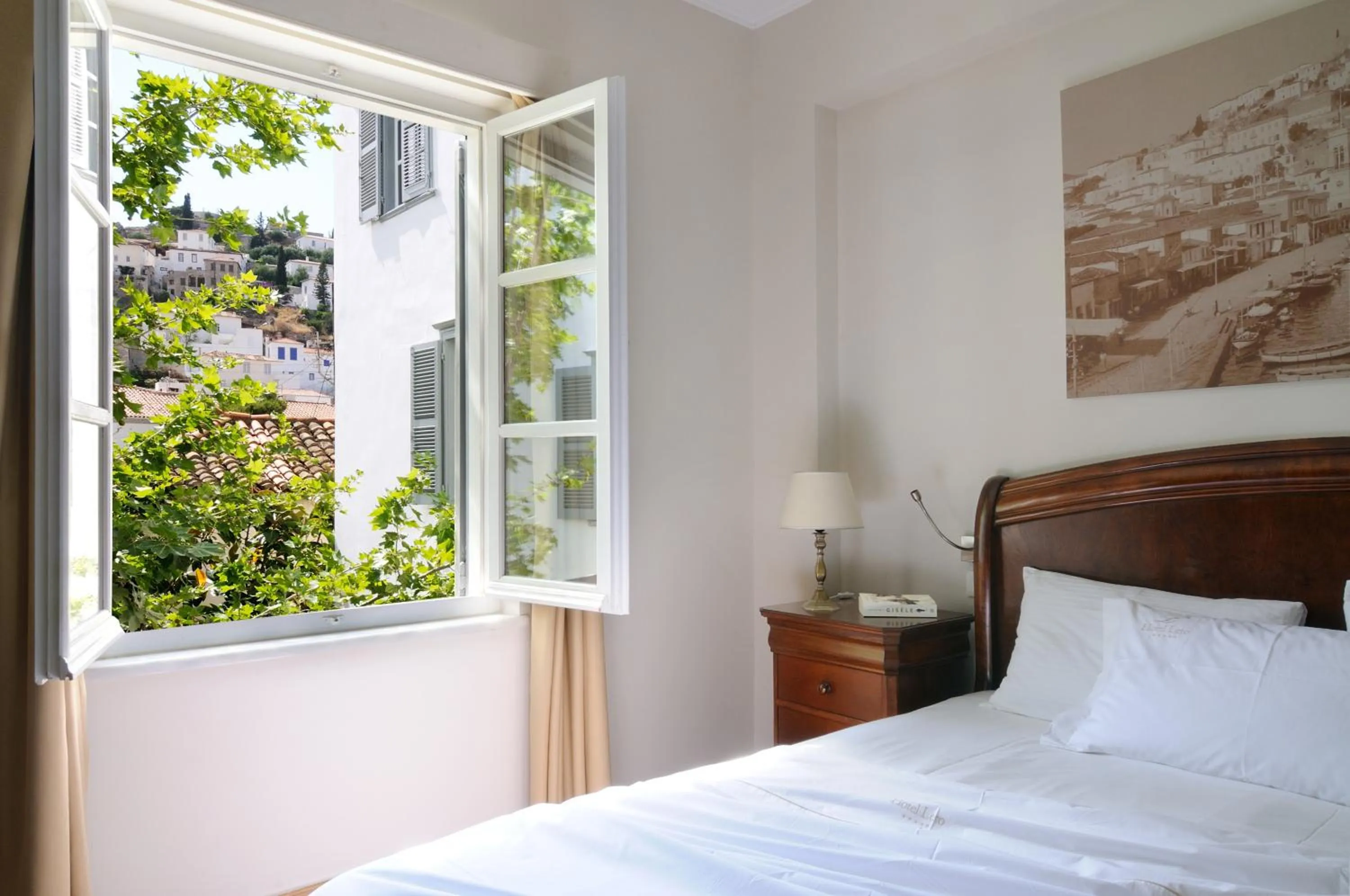 Decorative detail, Bed in Hotel Leto Hydra