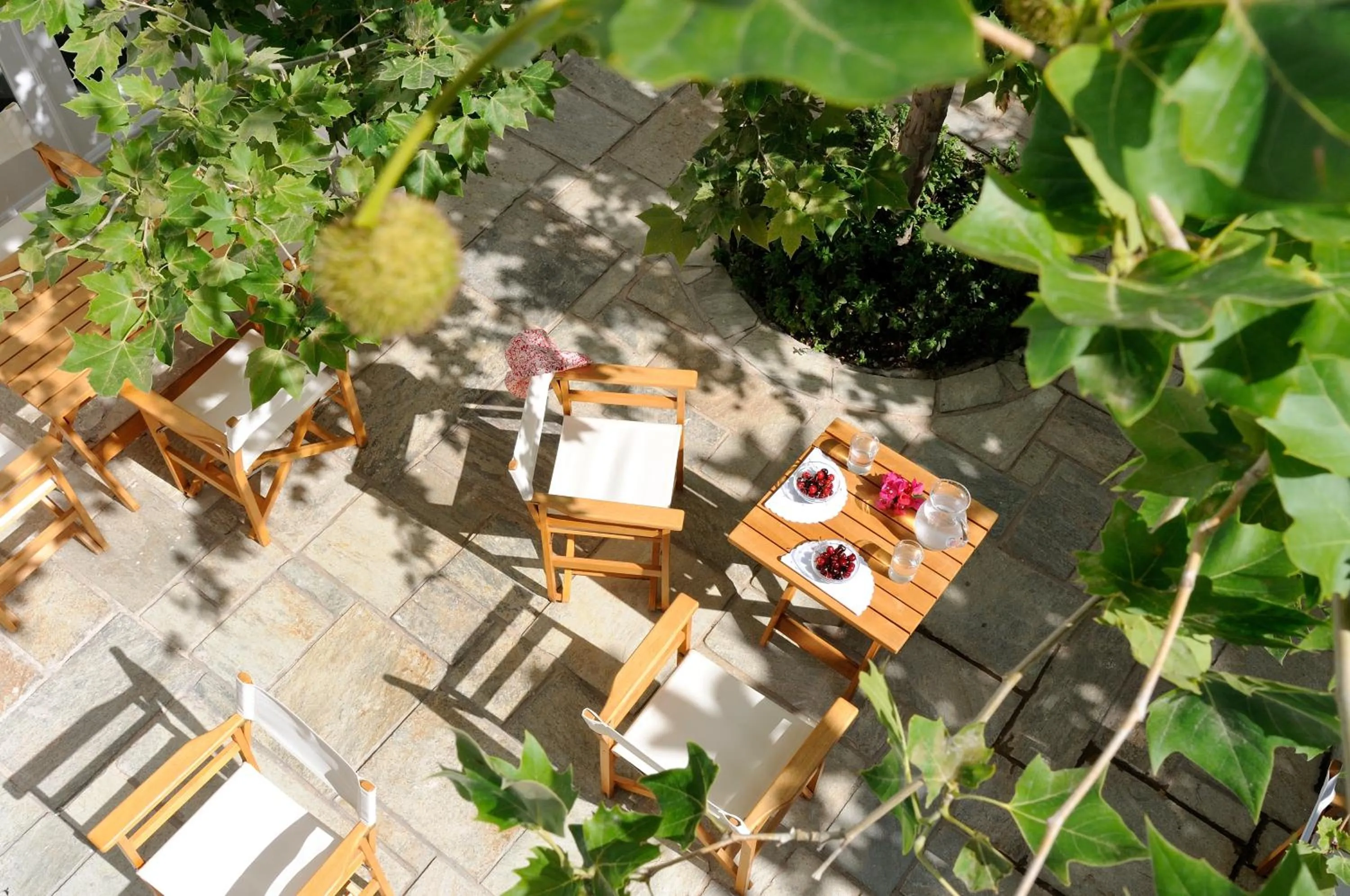 Patio in Hotel Leto Hydra