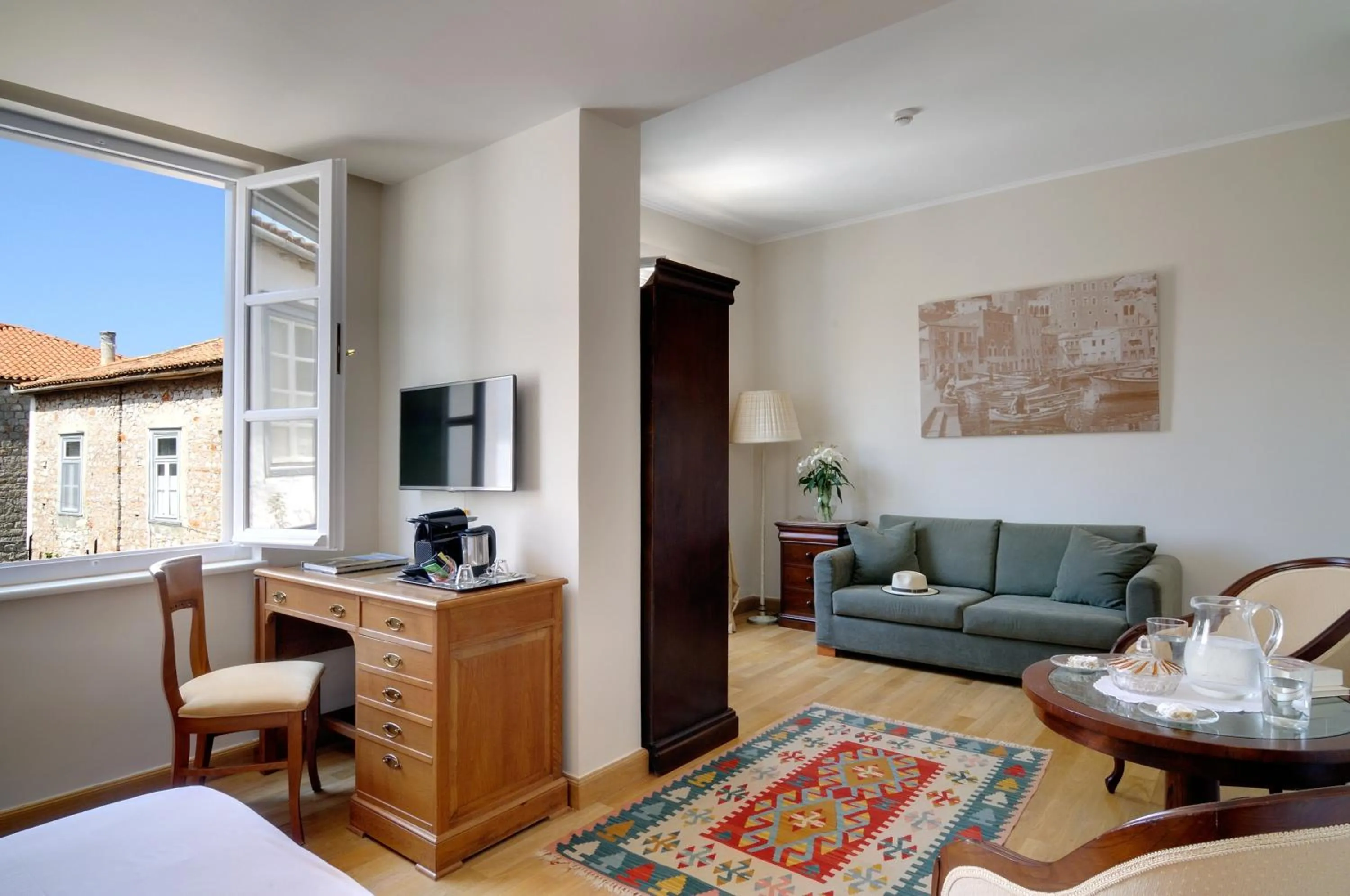 Photo of the whole room in Hotel Leto Hydra