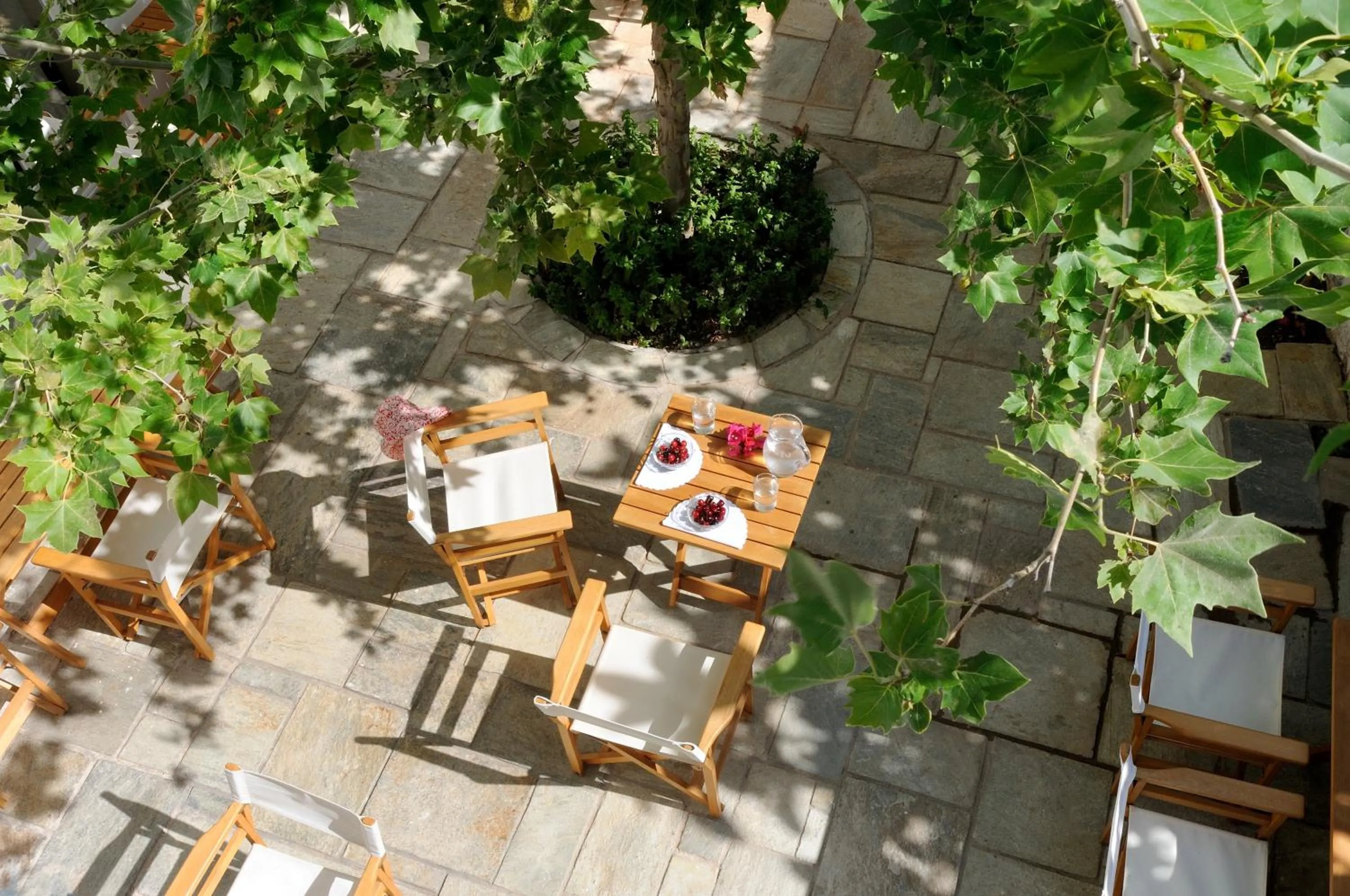 Patio in Hotel Leto Hydra