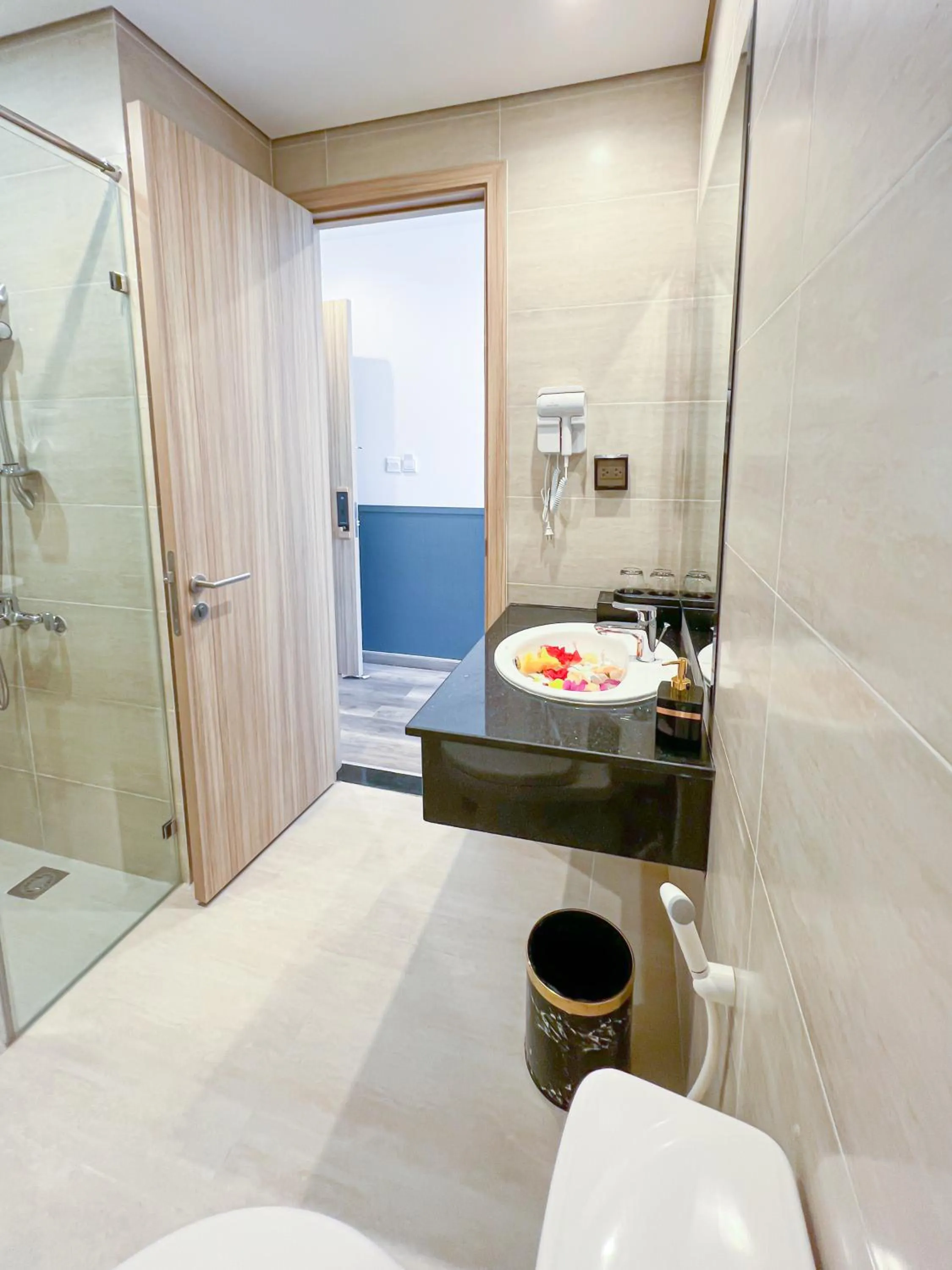 Shower in MARINA SEASIDE BOUTIQUE HOTEL PHU QUOC - Early Checkin