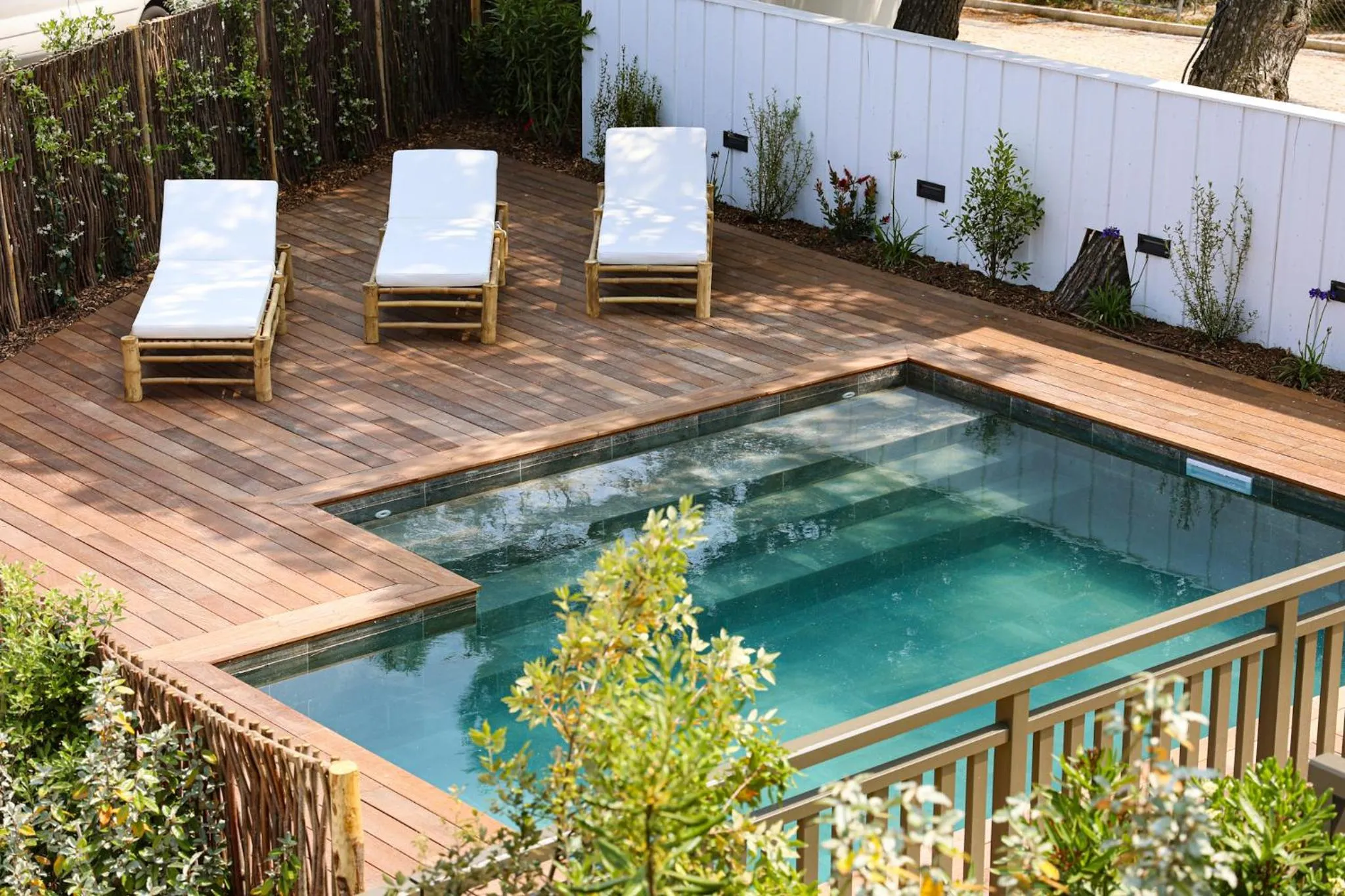 Swimming pool in Residence Les Suites Pereire