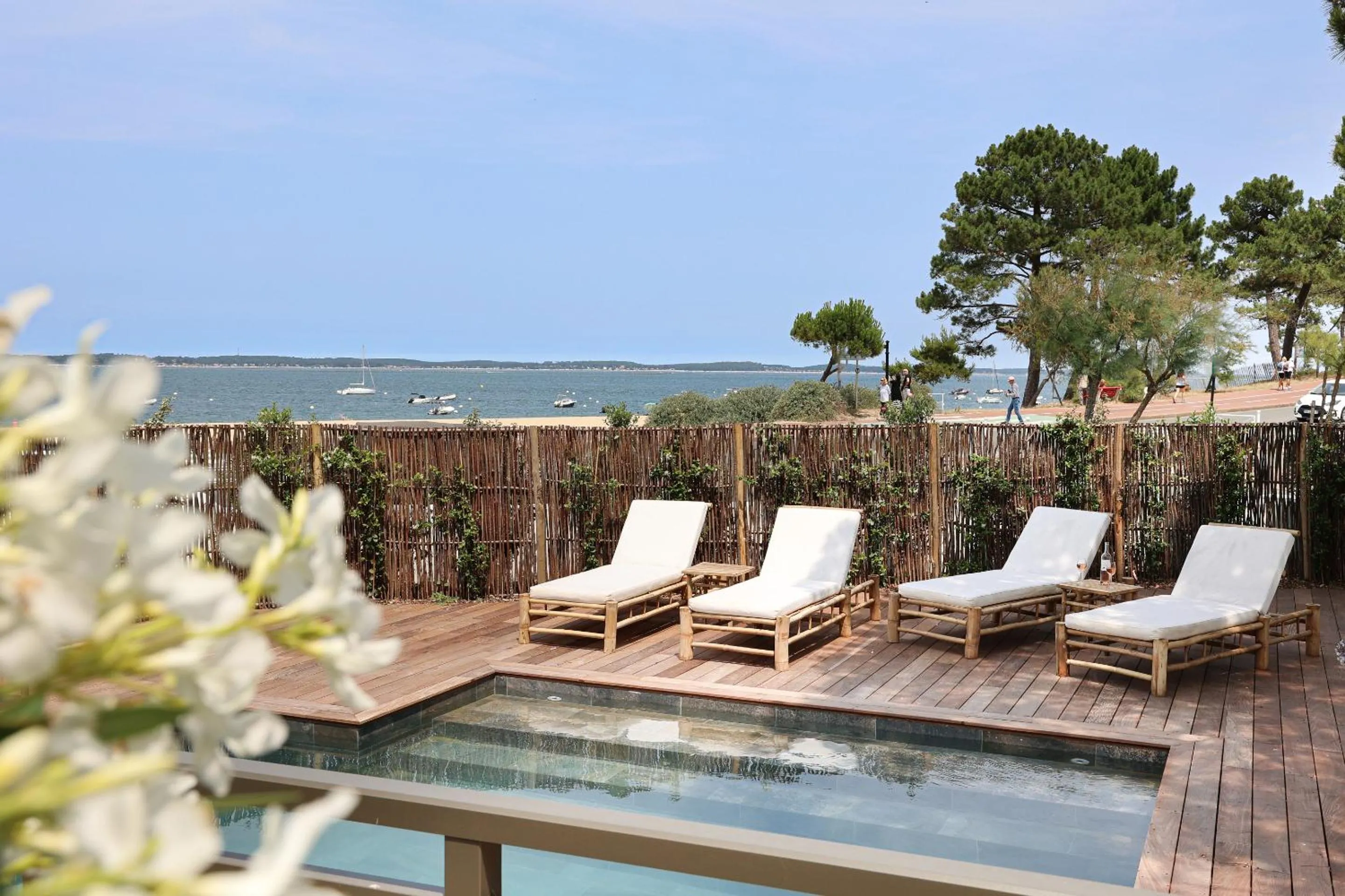 Pool view in Residence Les Suites Pereire