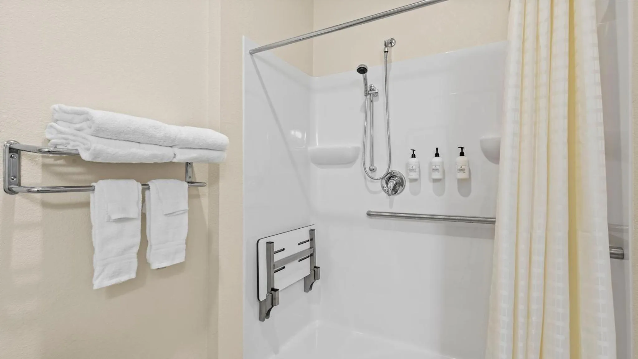 Bathroom in Cobblestone Hotel & Suites - Ottumwa