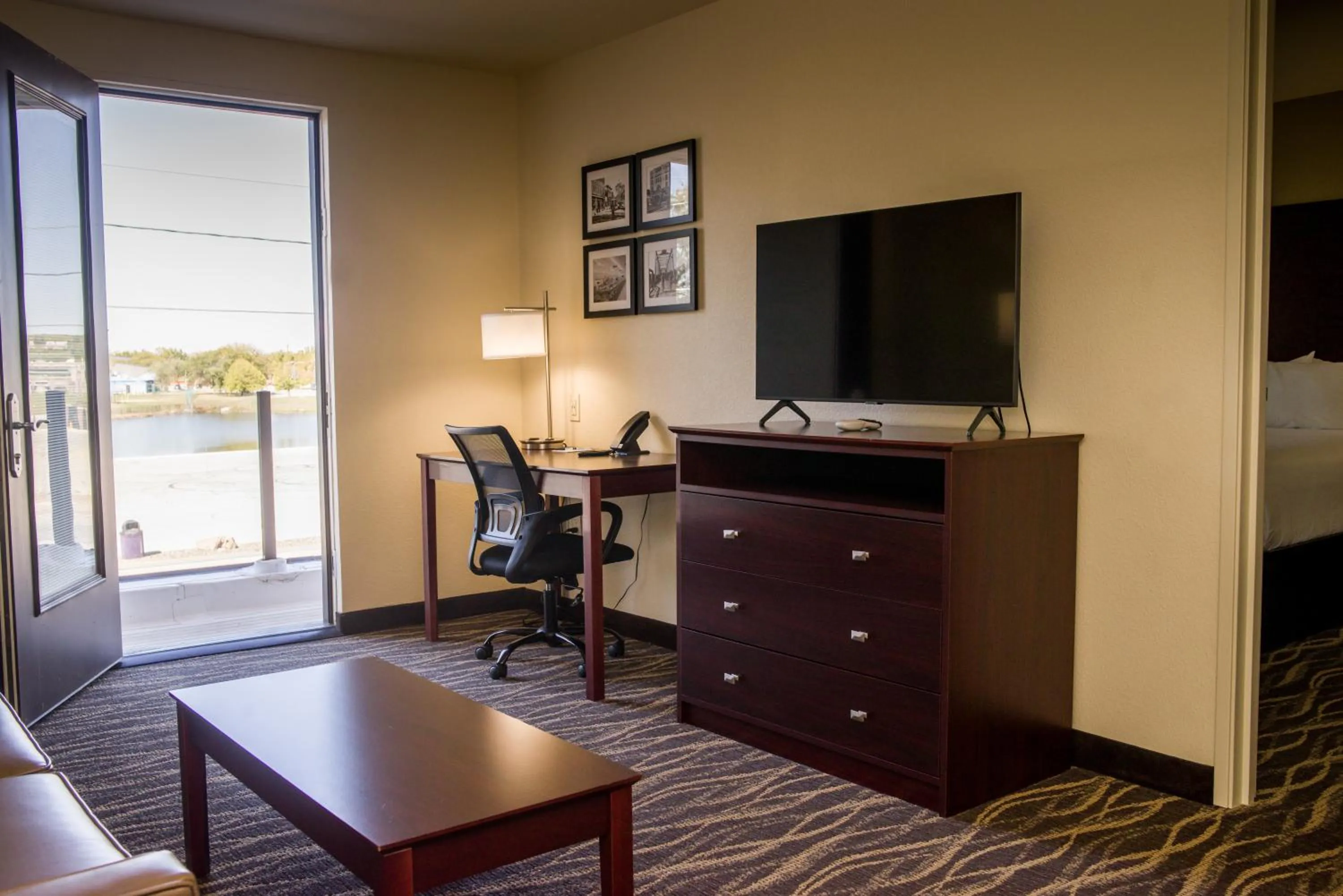 Bedroom in Cobblestone Hotel & Suites - Ottumwa