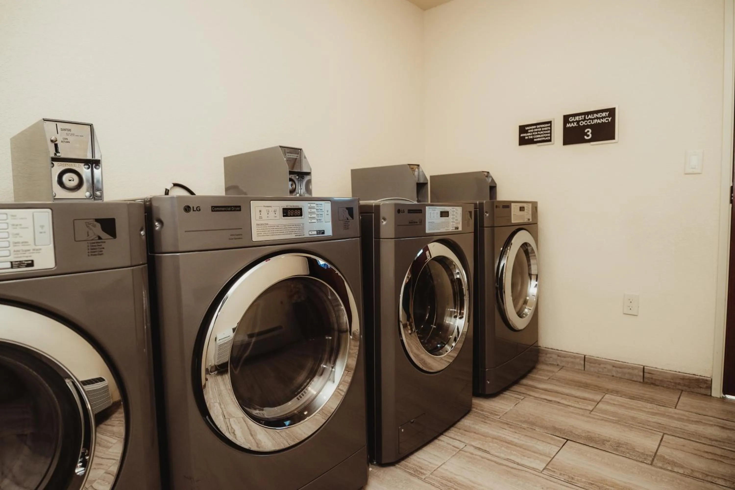 laundry in Cobblestone Hotel & Suites - Ottumwa