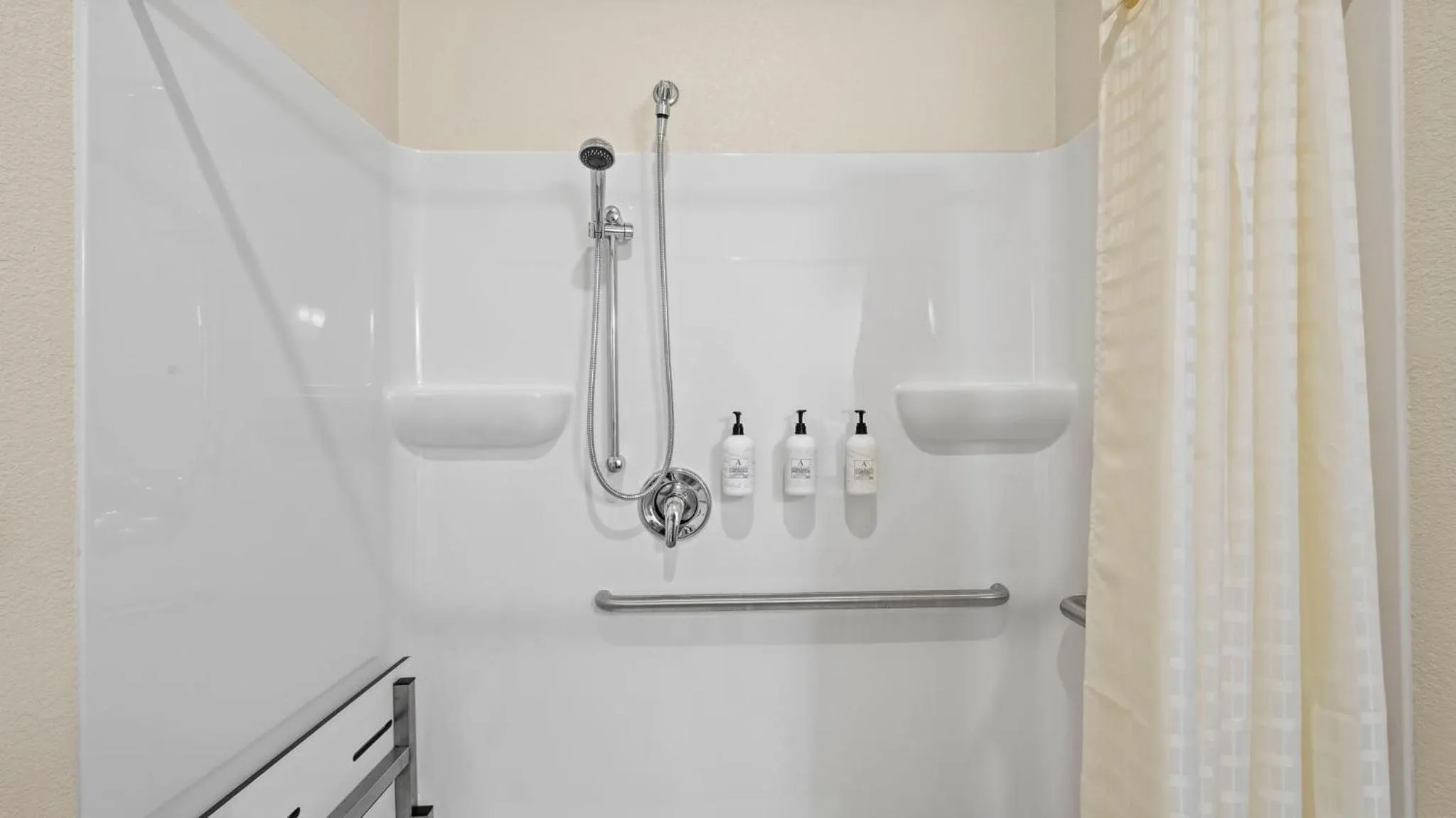 Bathroom in Cobblestone Hotel & Suites - Ottumwa