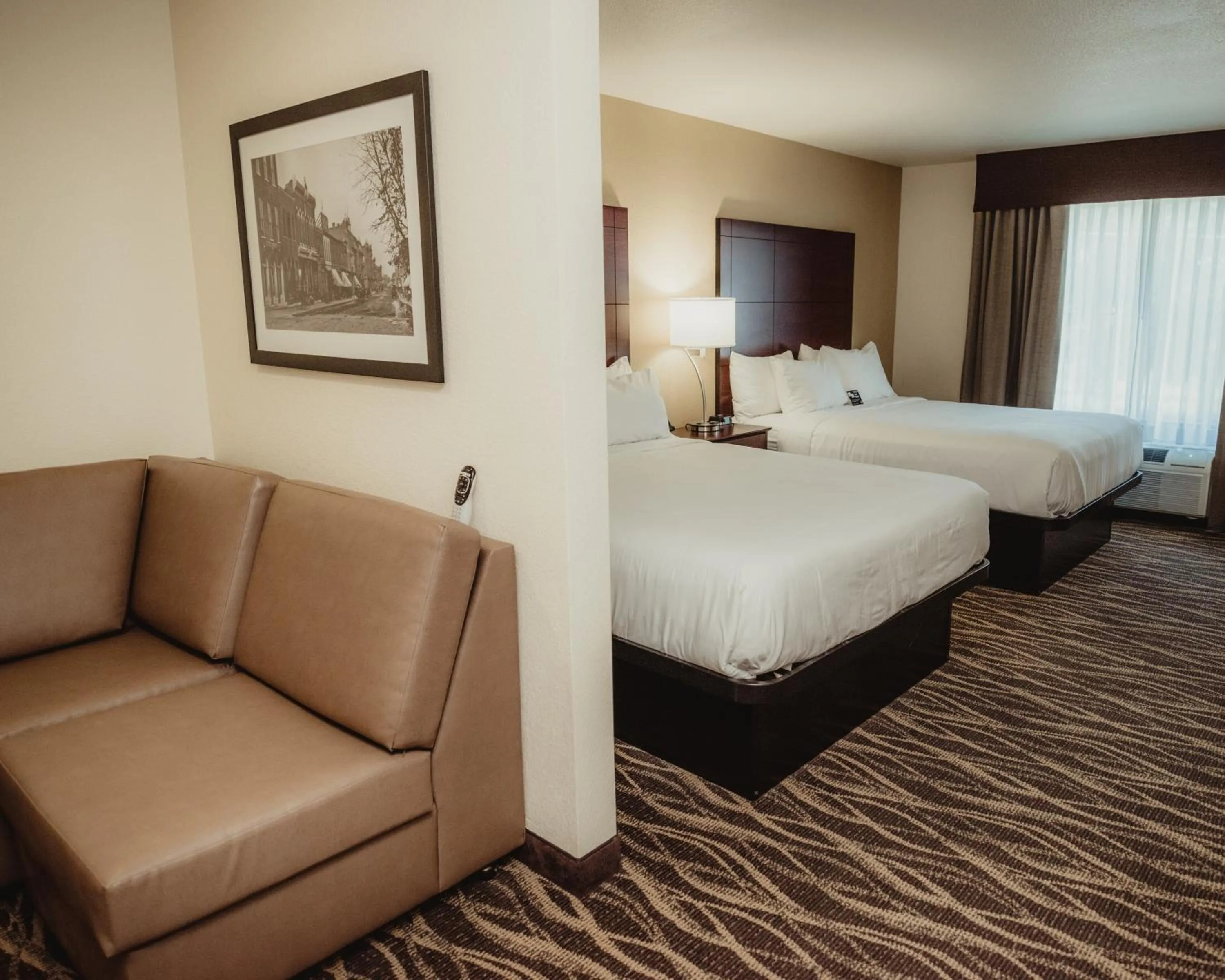 Bedroom, Bed in Cobblestone Hotel & Suites - Ottumwa