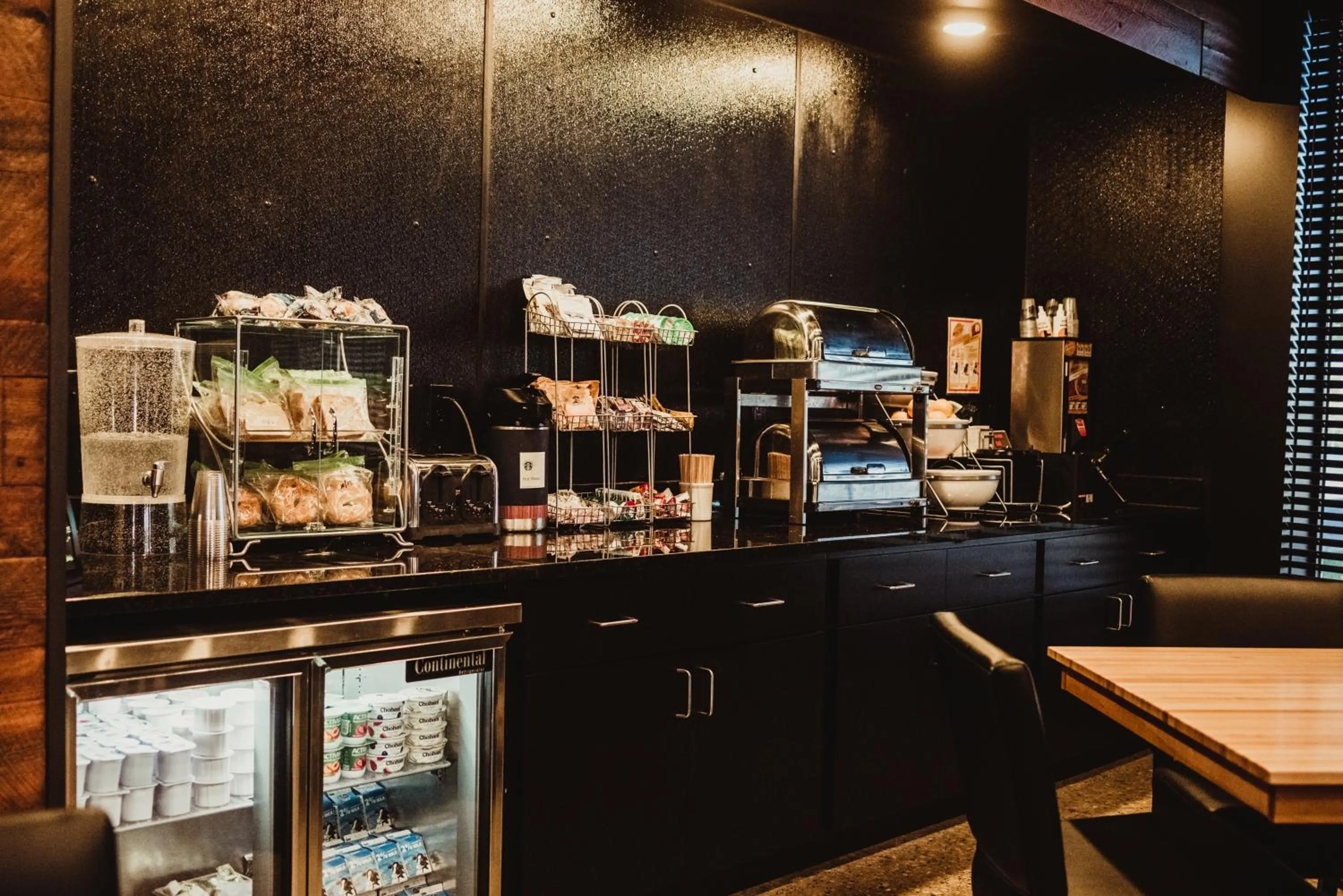 Breakfast in Cobblestone Hotel & Suites - Ottumwa