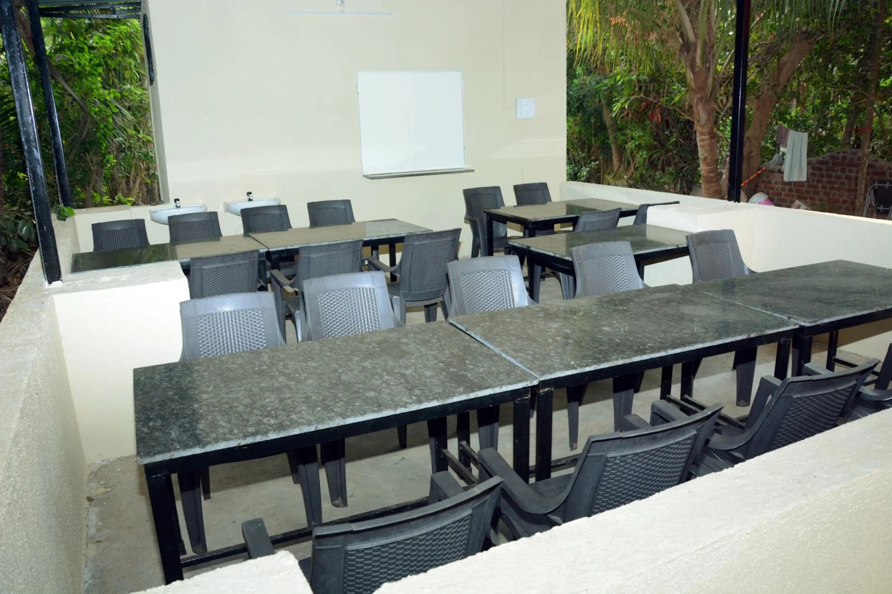 Restaurant/places to eat in Shree Swami Samarth Resort