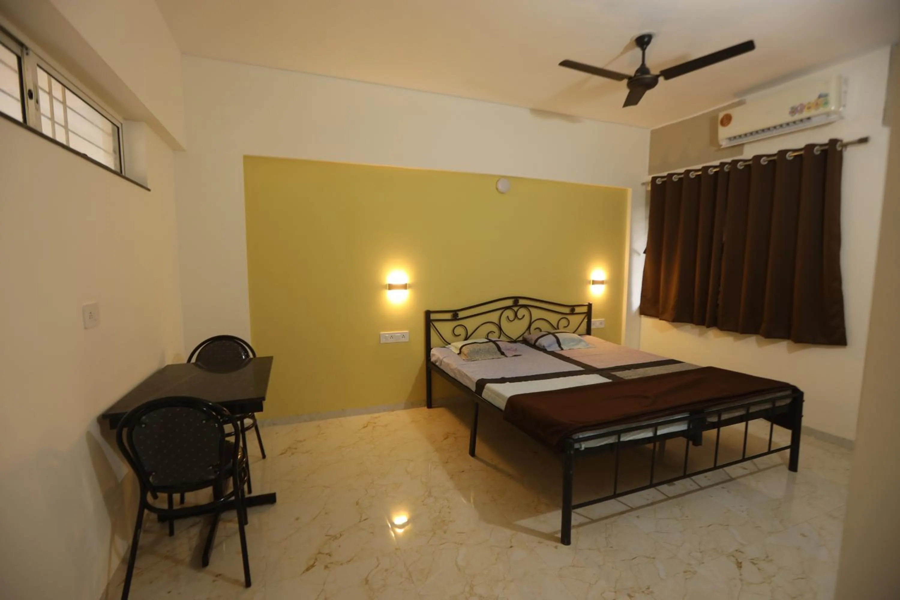 Bedroom, Bed in Shree Swami Samarth Resort