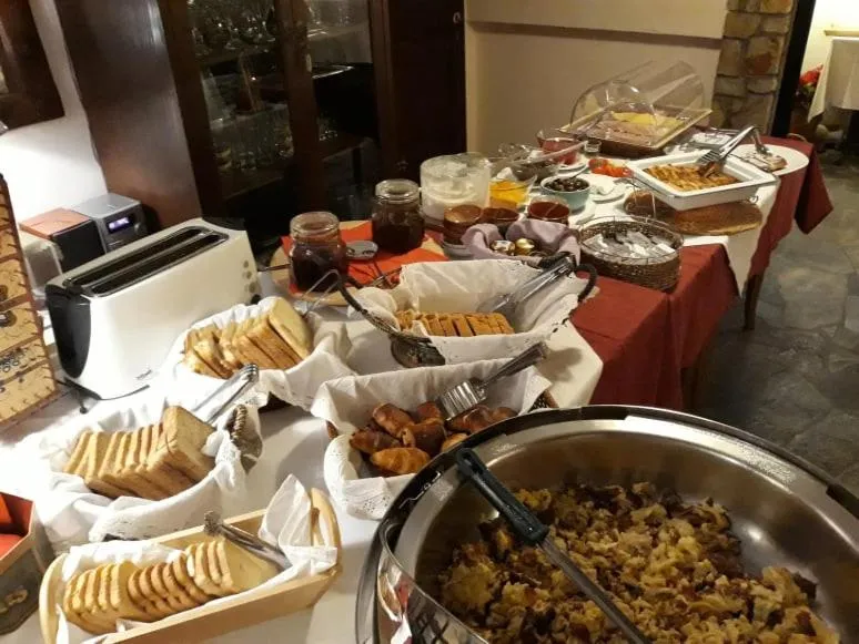 Buffet breakfast in Heliotopos Apartments