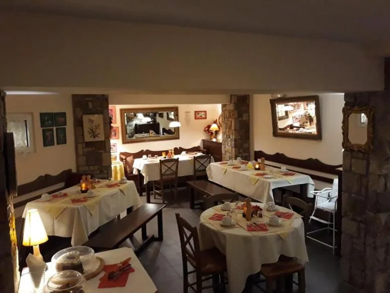 Restaurant/places to eat in Heliotopos Apartments