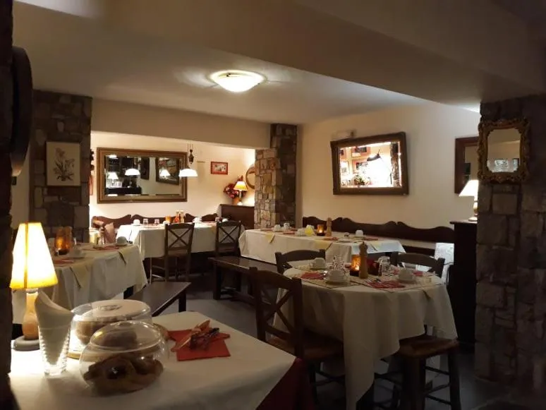 Restaurant/places to eat in Heliotopos Apartments