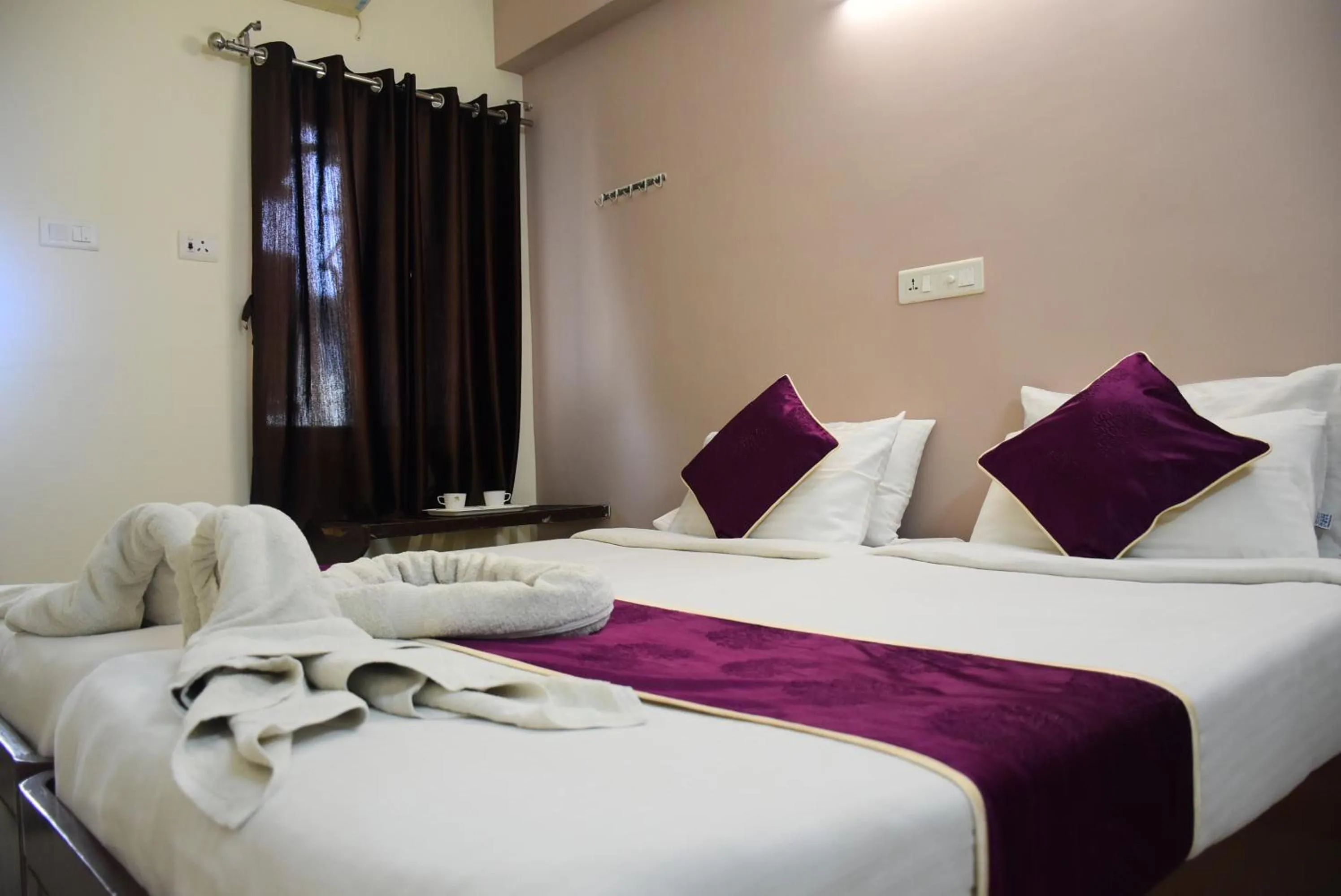 Bed in Naksha Tree Hotels Kishore Inn - Koyambedu