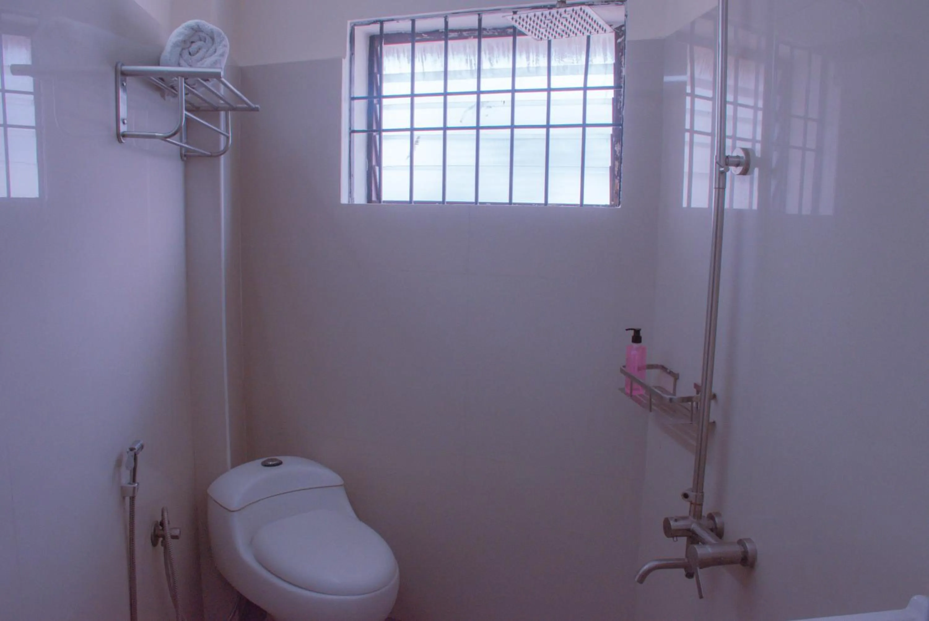 Bathroom in Naksha Tree Hotels Kishore Inn - Koyambedu