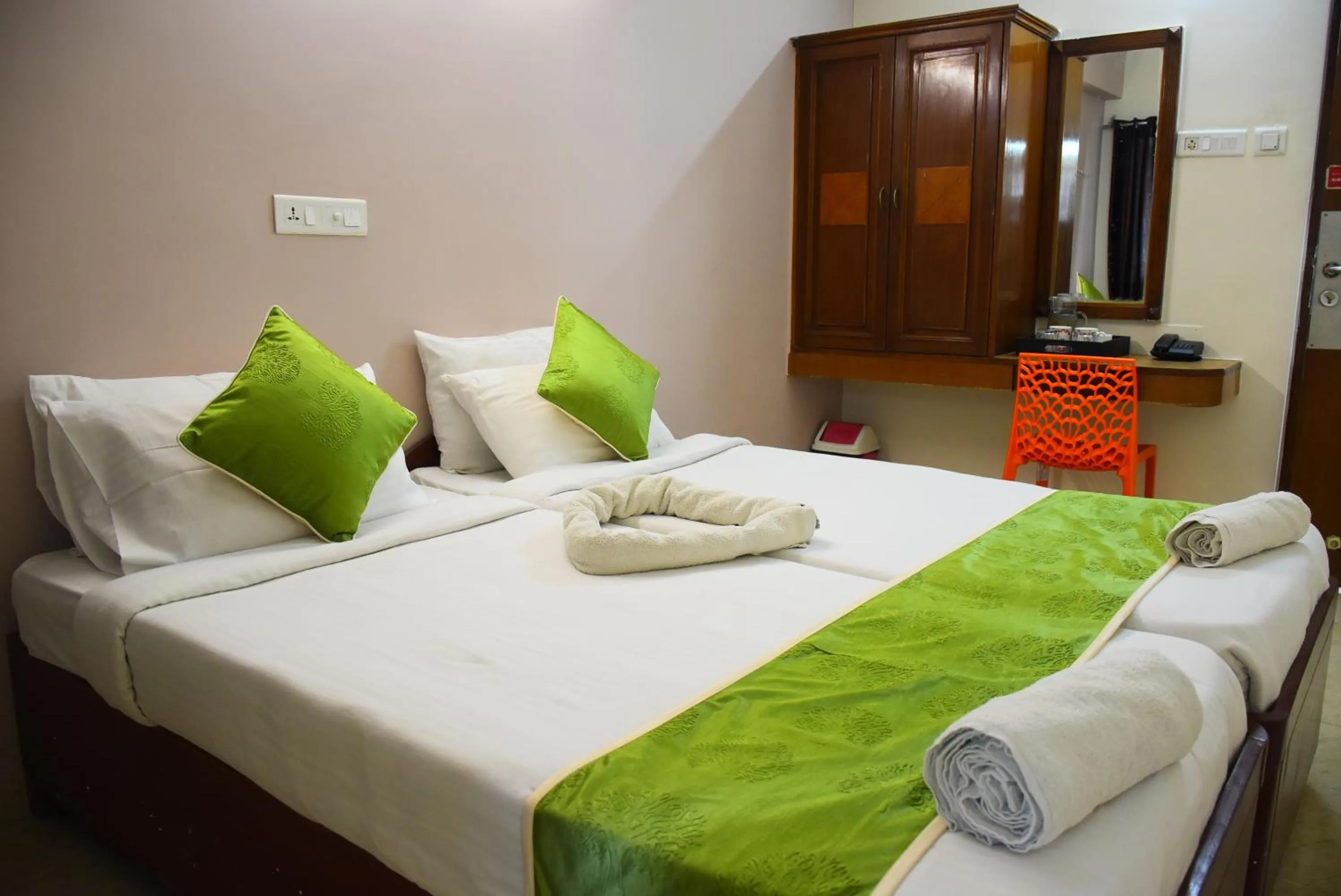 Bed in Naksha Tree Hotels Kishore Inn - Koyambedu