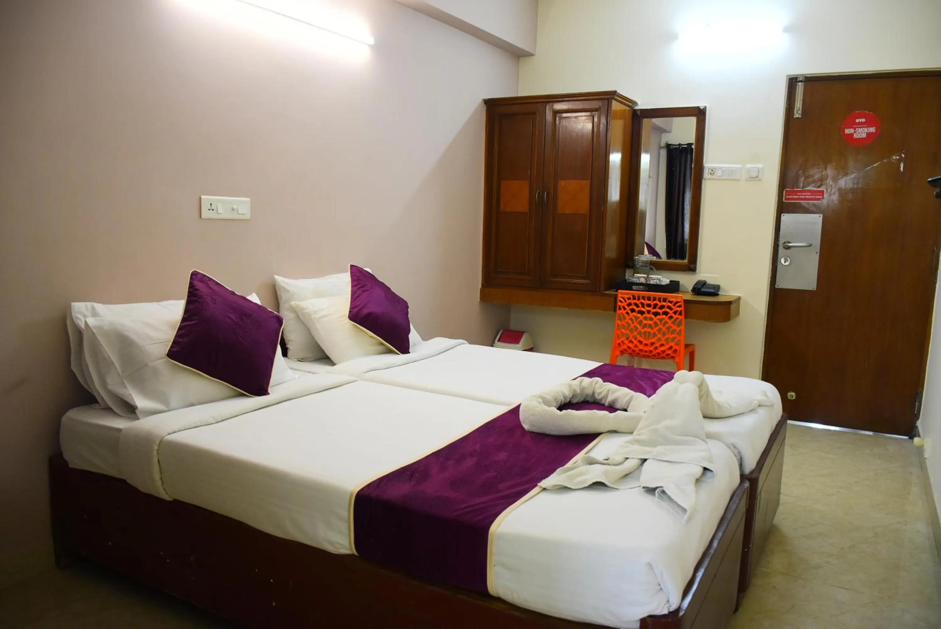 Bed in Naksha Tree Hotels Kishore Inn - Koyambedu