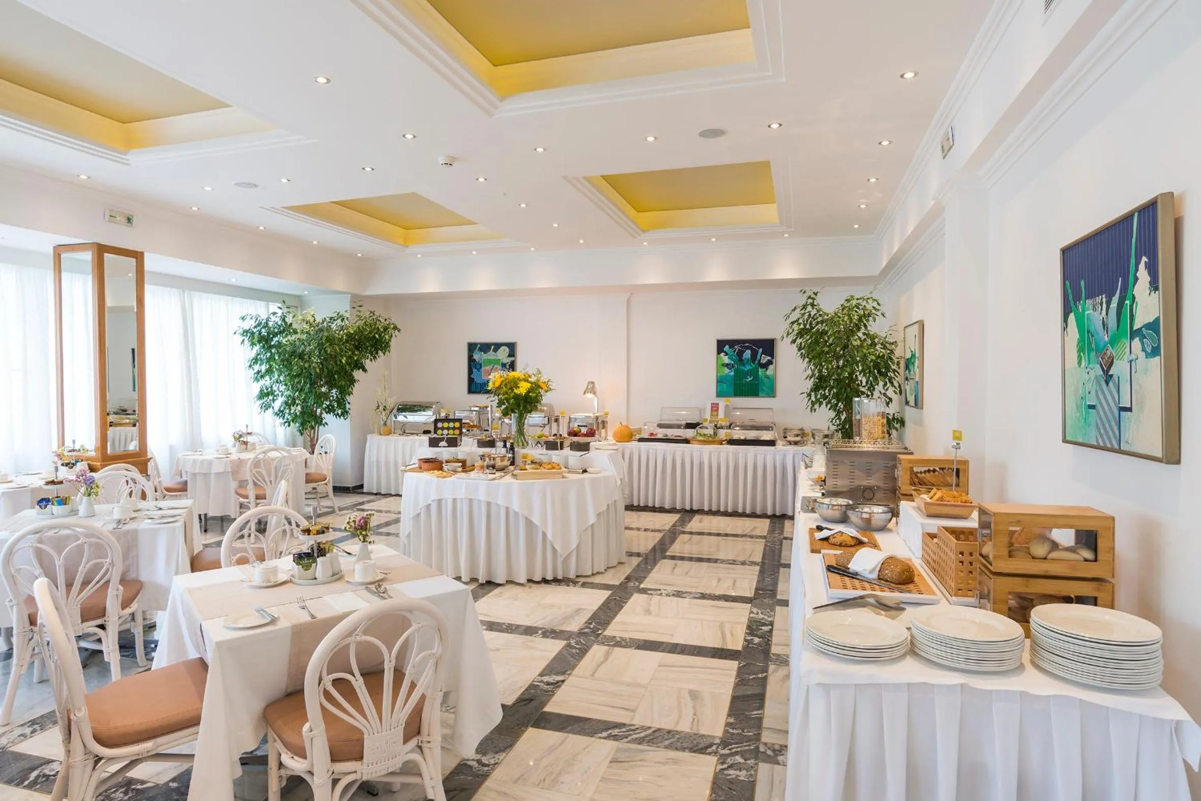 Restaurant/places to eat in Kydon The Heart City Hotel