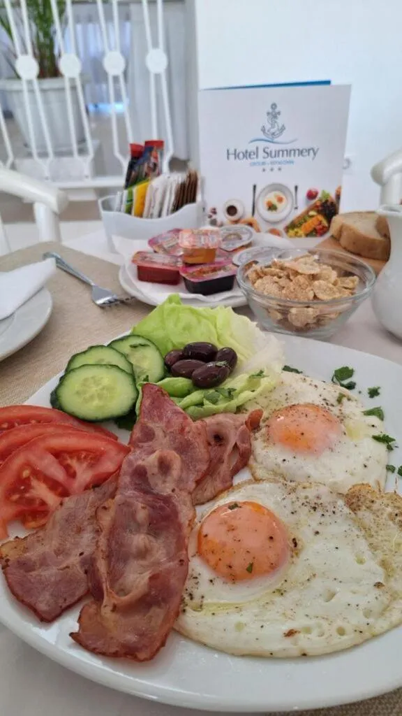 Breakfast in Hotel Summery