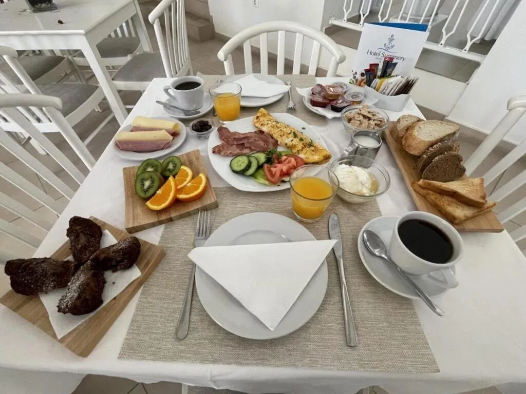 Breakfast in Hotel Summery