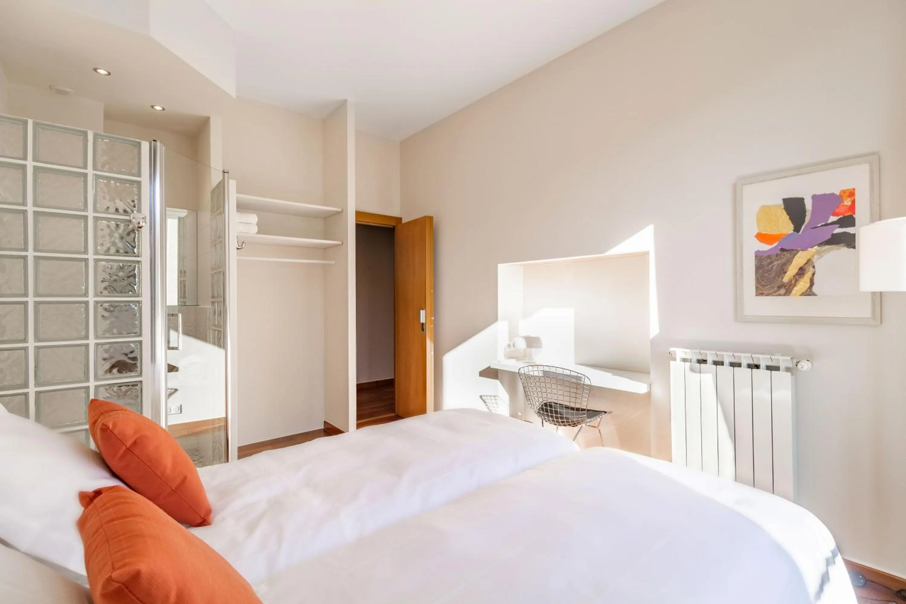 Market Square 2 bedrooms 2 baths AC private garage