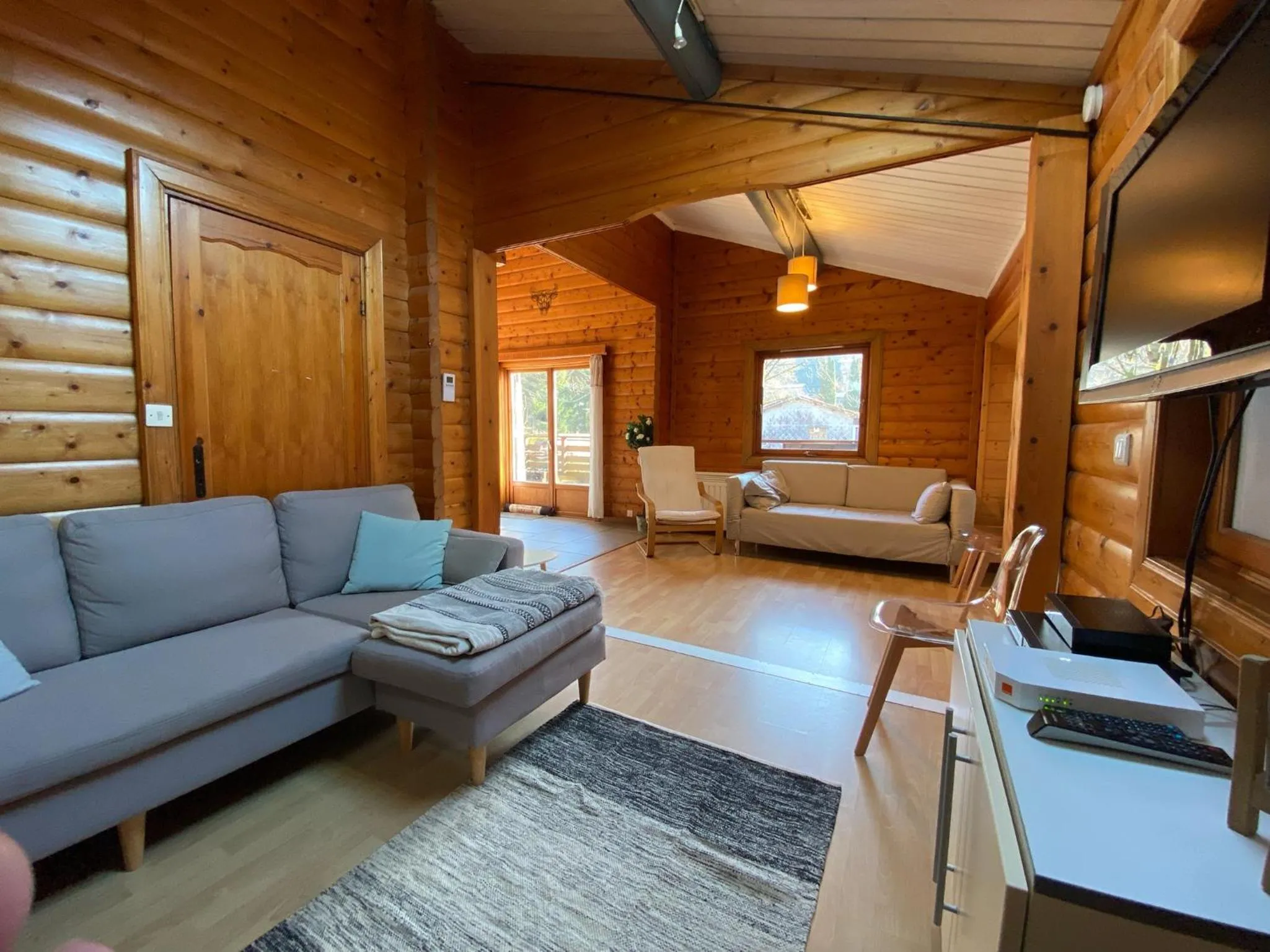 Living room in Chalet les Bleuets 12p - babyfoot & Wii
