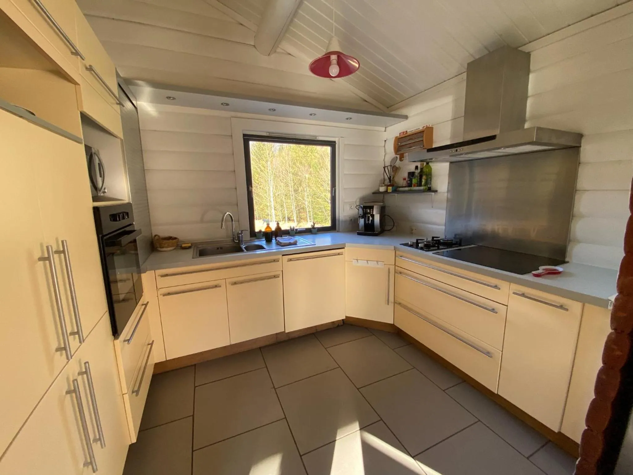 Kitchen or kitchenette in Chalet les Bleuets 12p - babyfoot & Wii