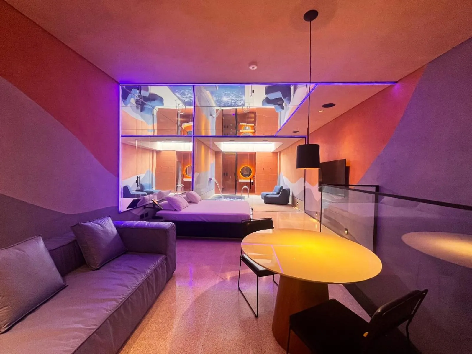 Superior King Suite in Lush Motel Lapa