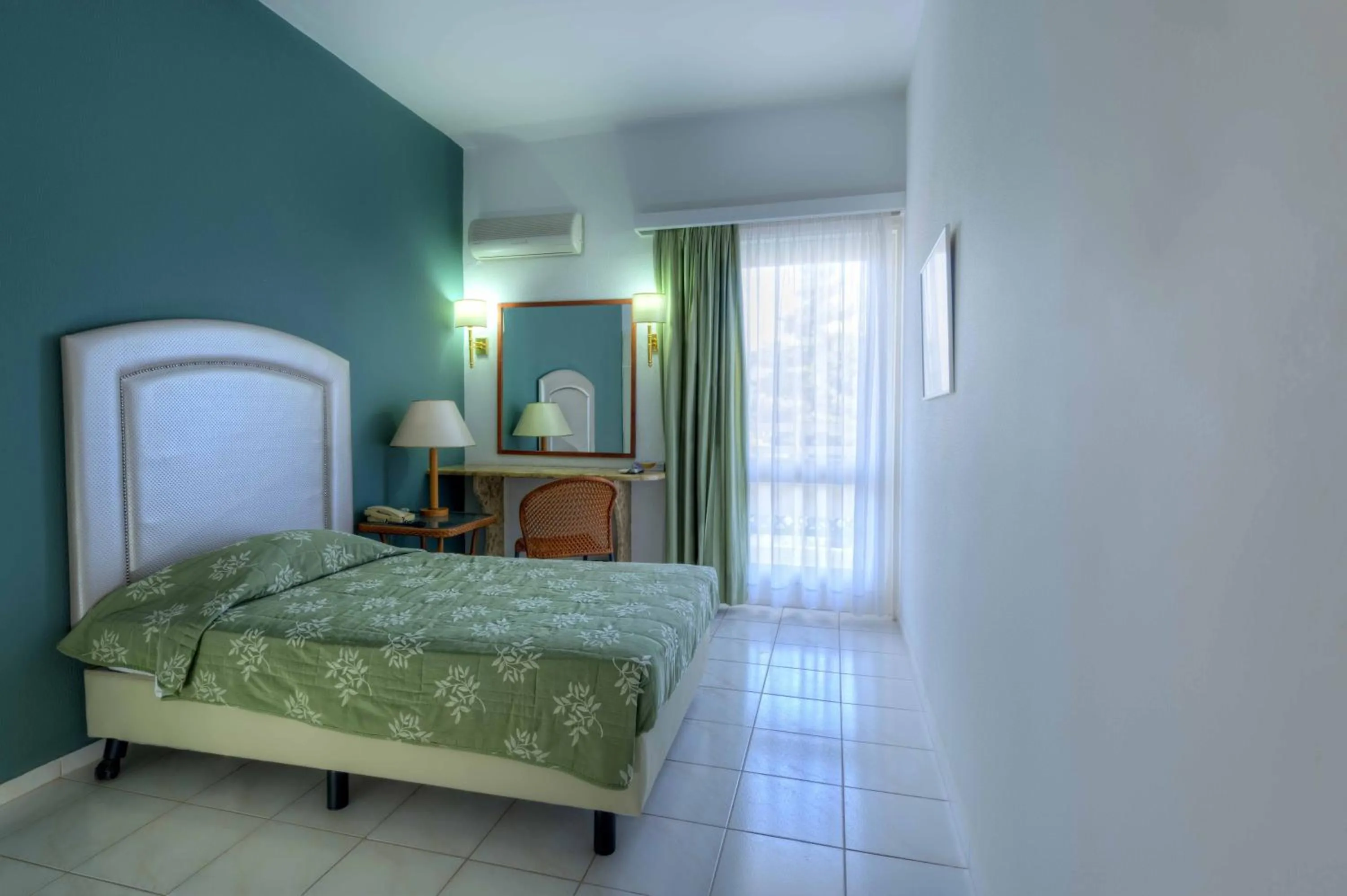 Bedroom, Bed in Palmariva Beach Hotel