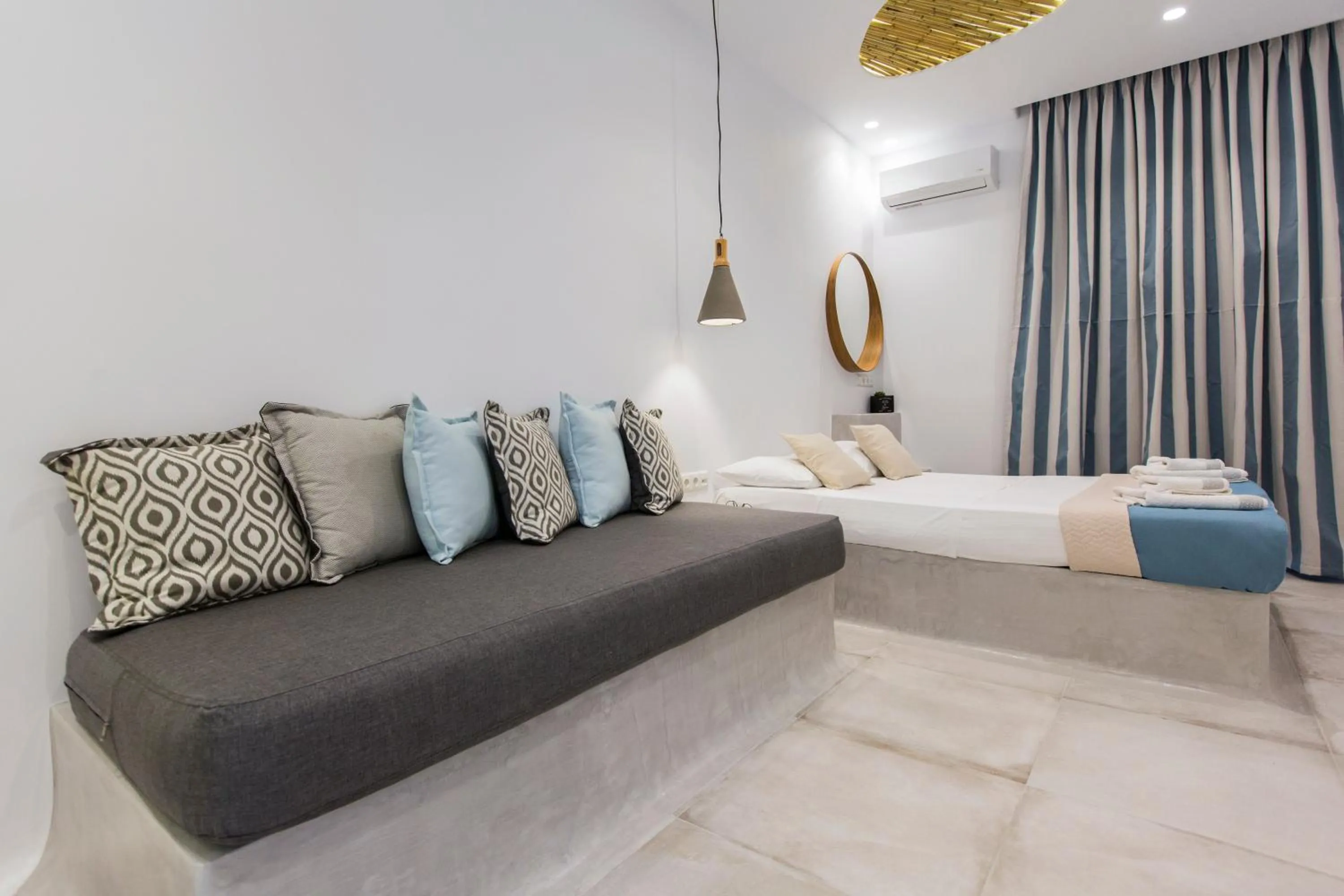 bunk bed, Bed in Korali Palace