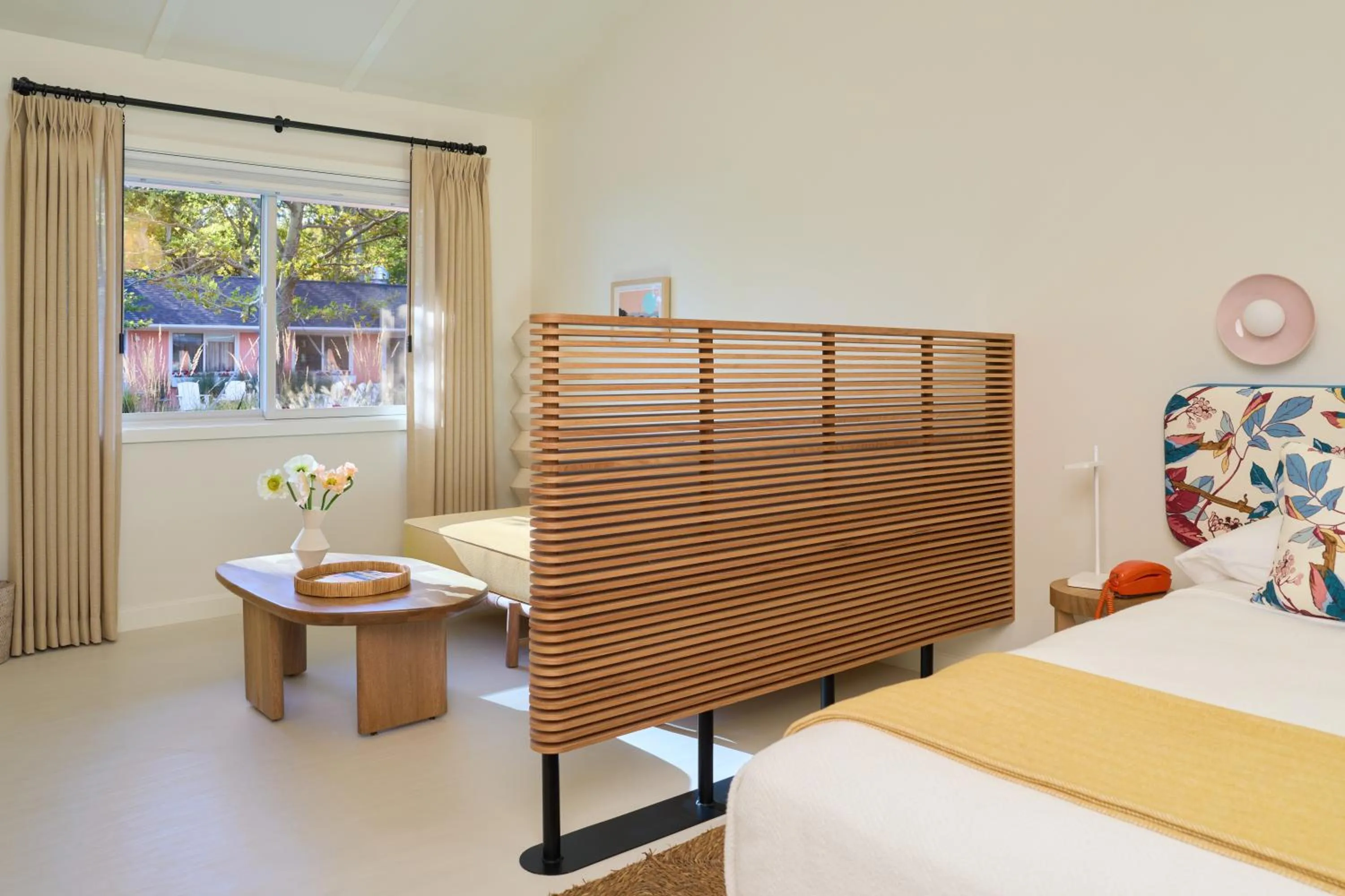 Deluxe Queen Room in Silver Sands Motel & Beach Bungalows