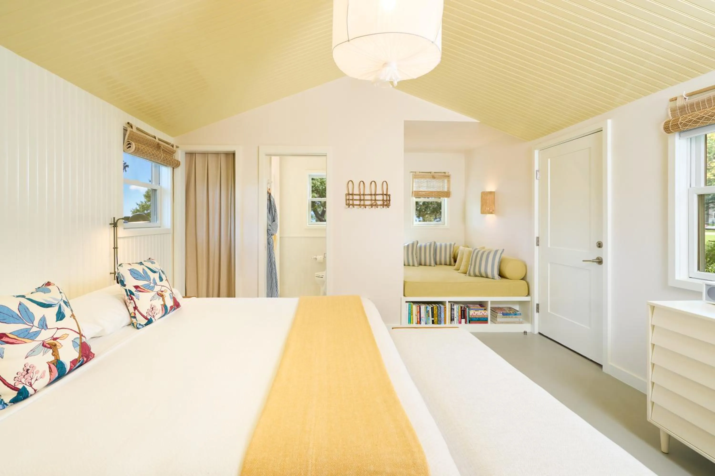 Bed in Silver Sands Motel & Beach Bungalows