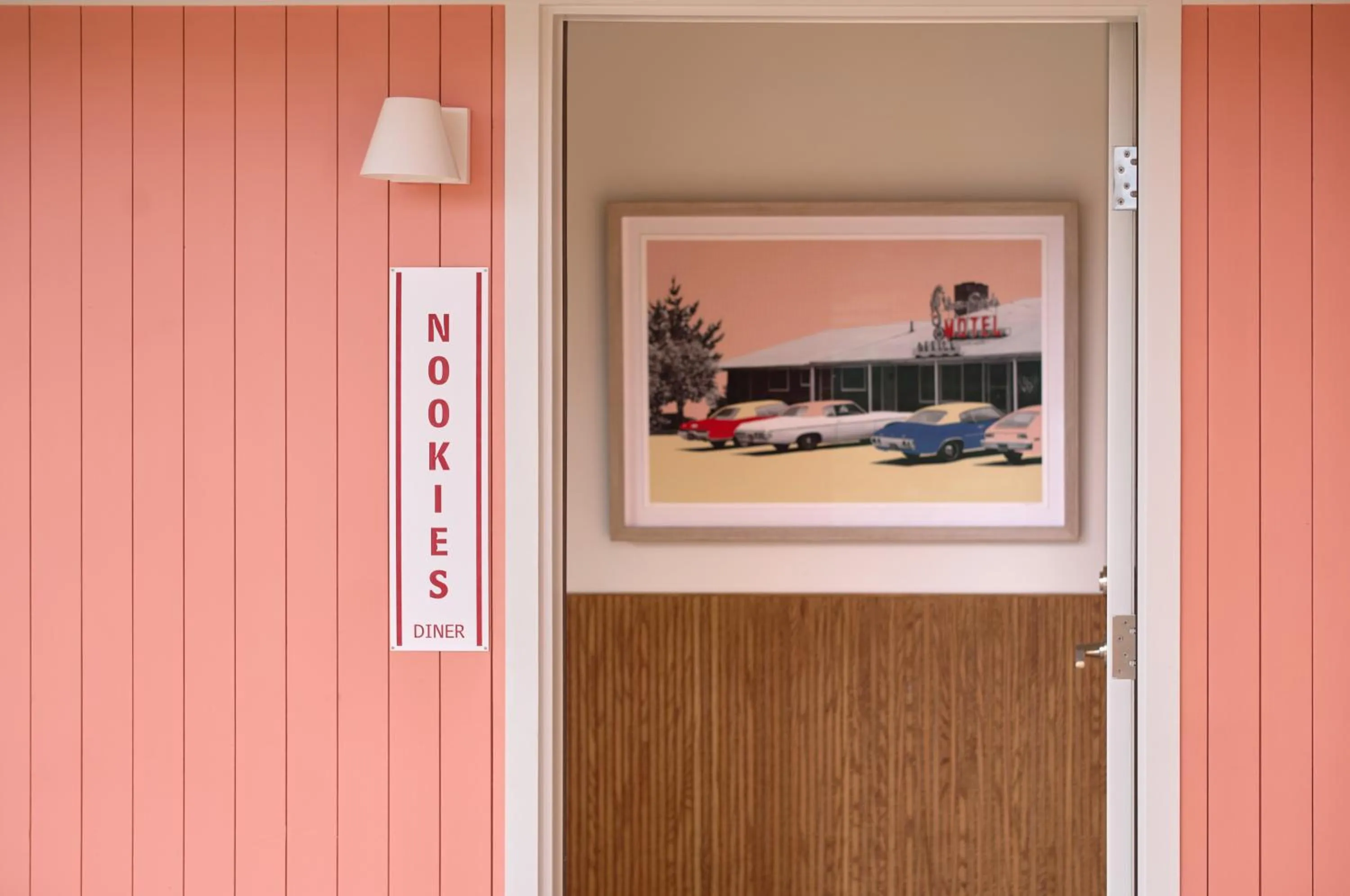 Restaurant/places to eat in Silver Sands Motel & Beach Bungalows