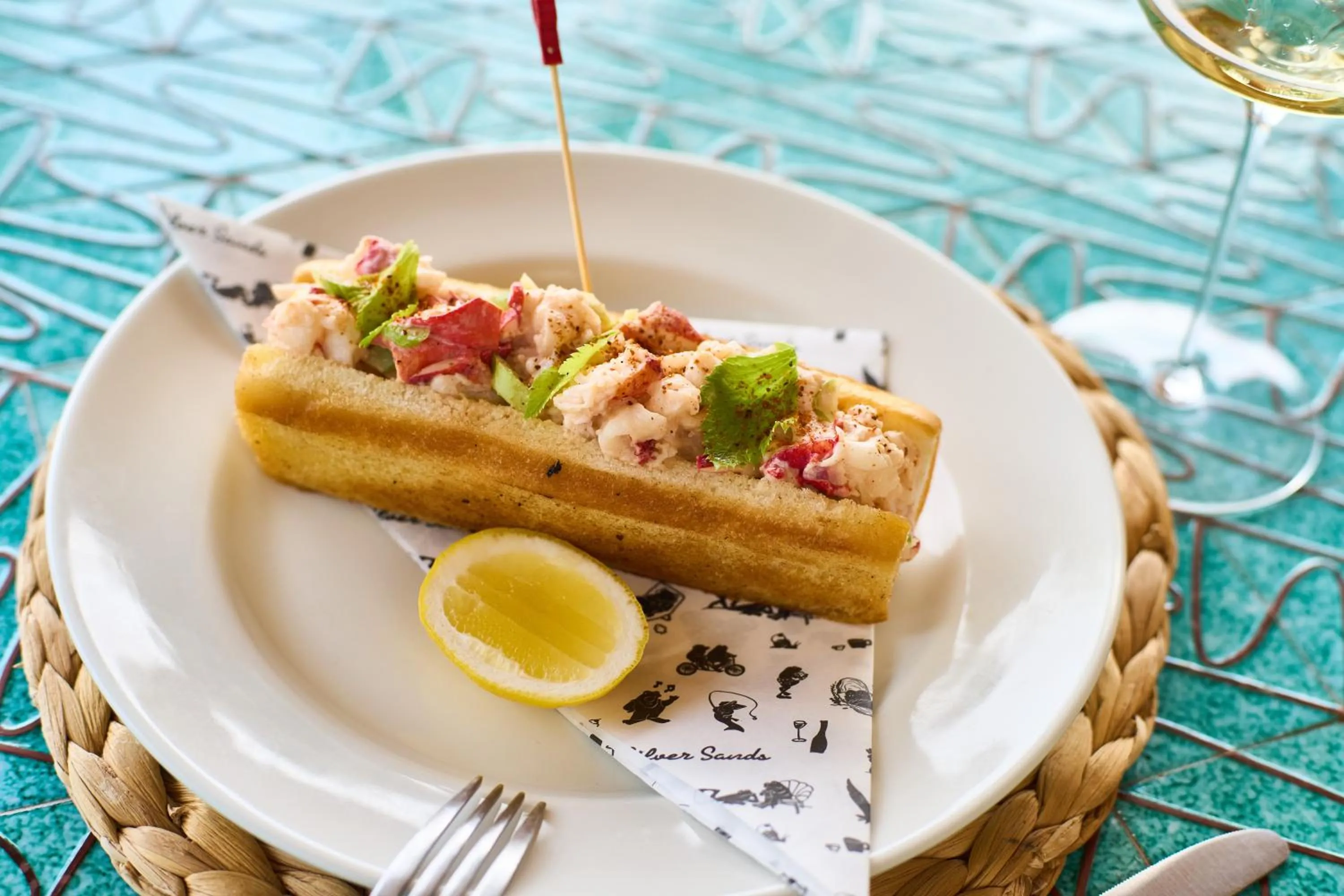 Restaurant/places to eat in Silver Sands Motel & Beach Bungalows