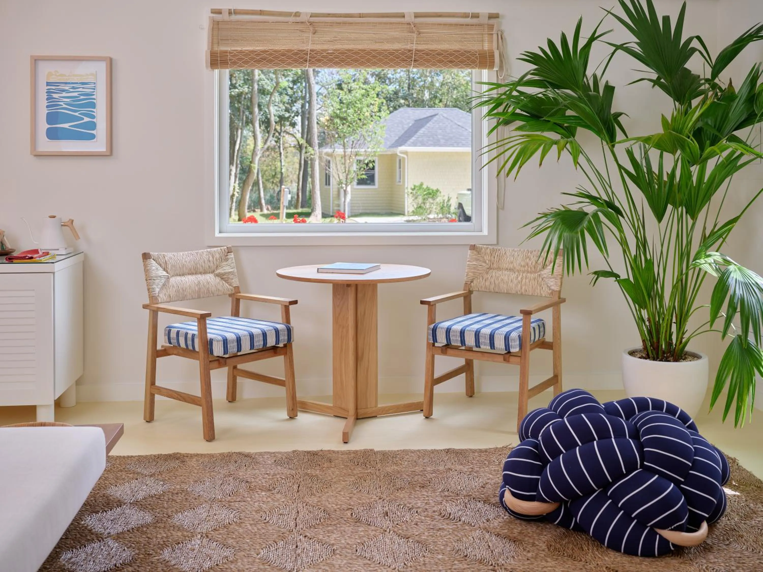 Living room in Silver Sands Motel & Beach Bungalows