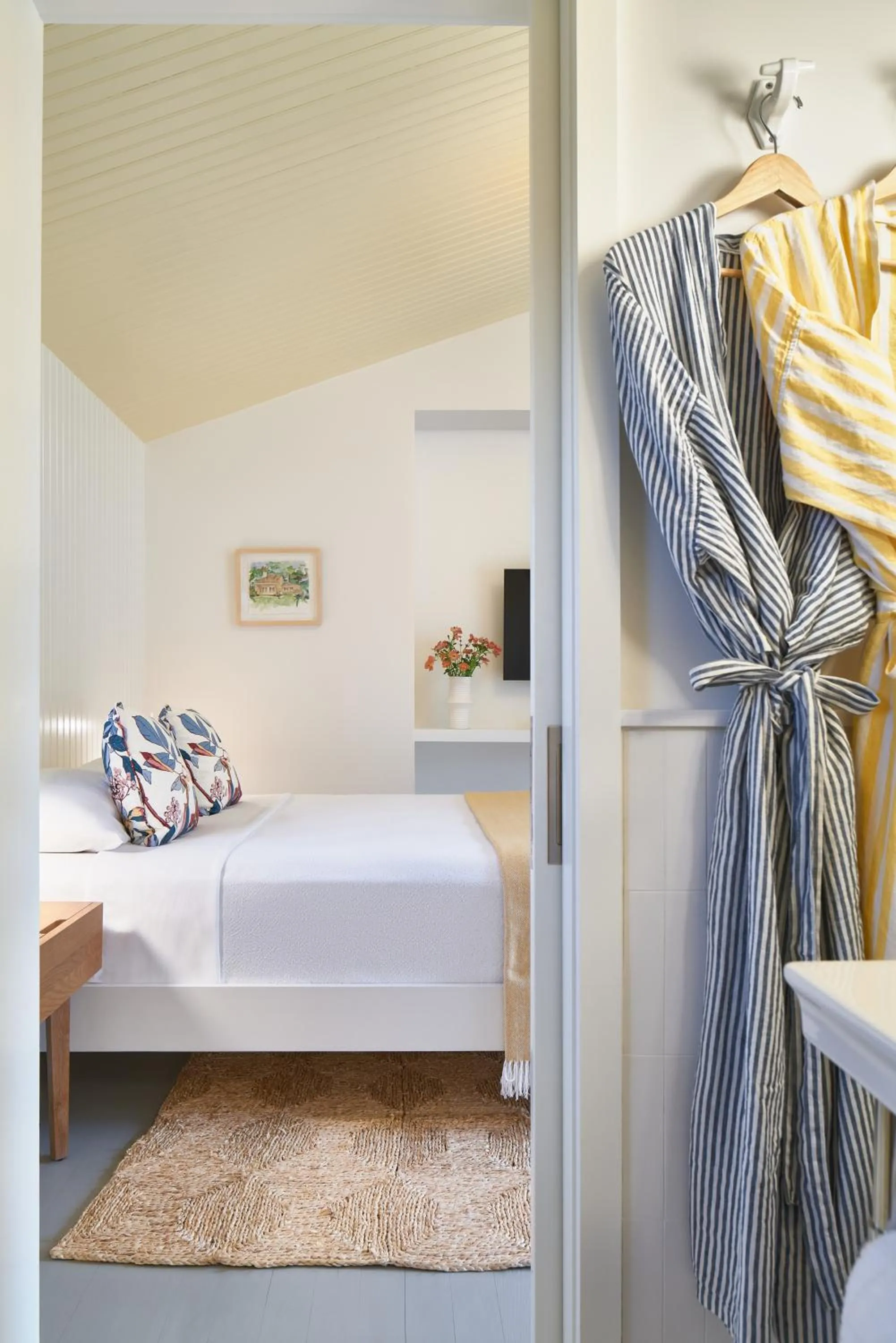 Bed in Silver Sands Motel & Beach Bungalows