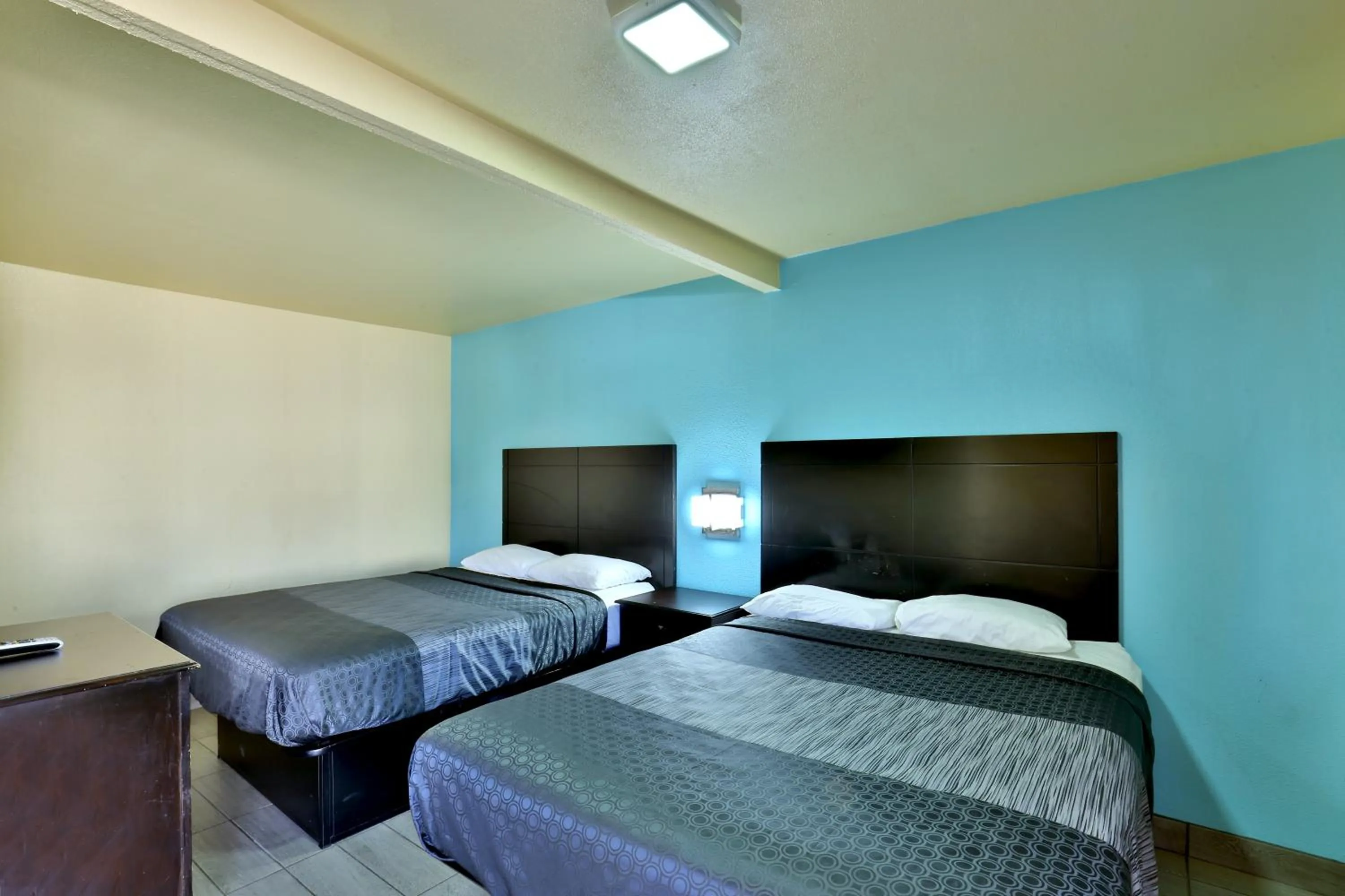 Bed in Americas Best Value Inn San Antonio Airport South