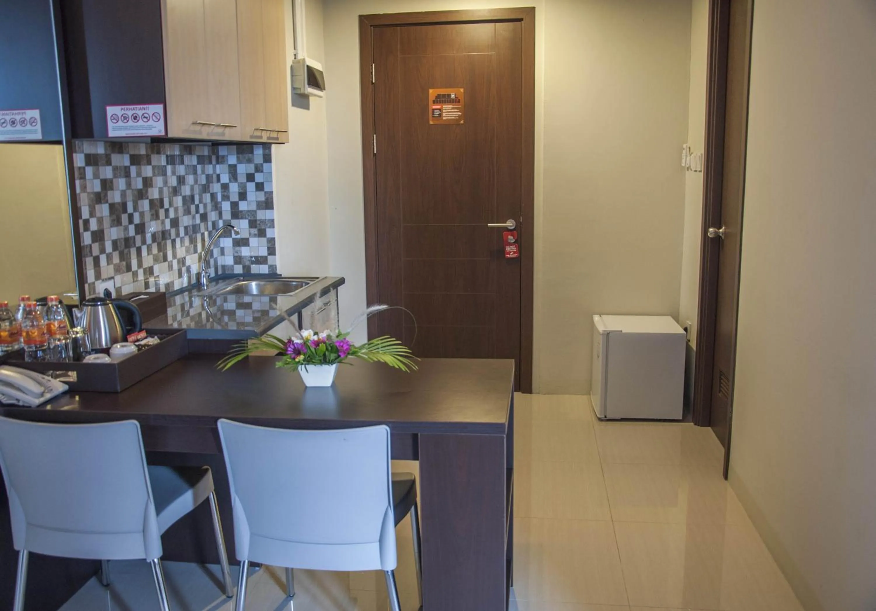 Kitchen or kitchenette in Skyland City Hotel Jatinangor