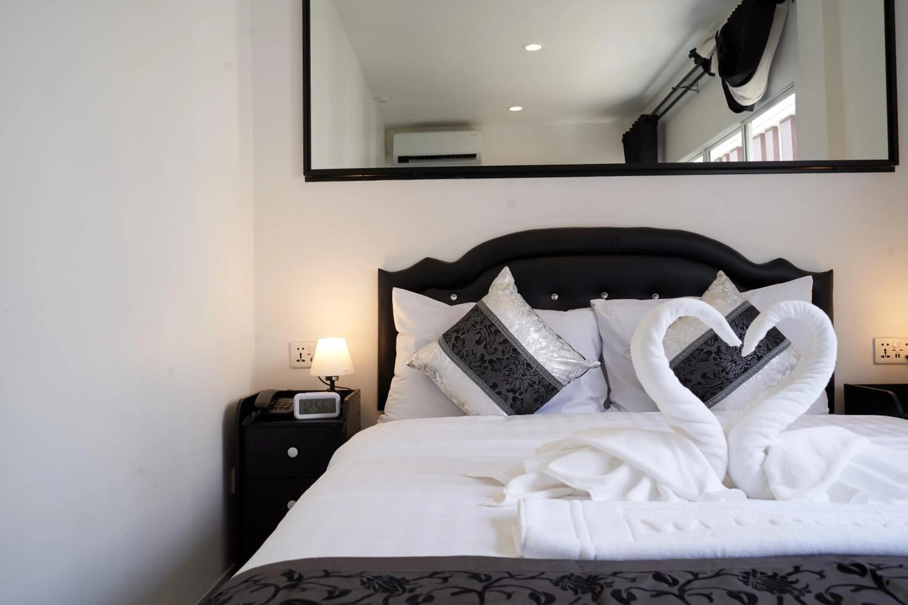 Bed in Thonglor Suites Hotel