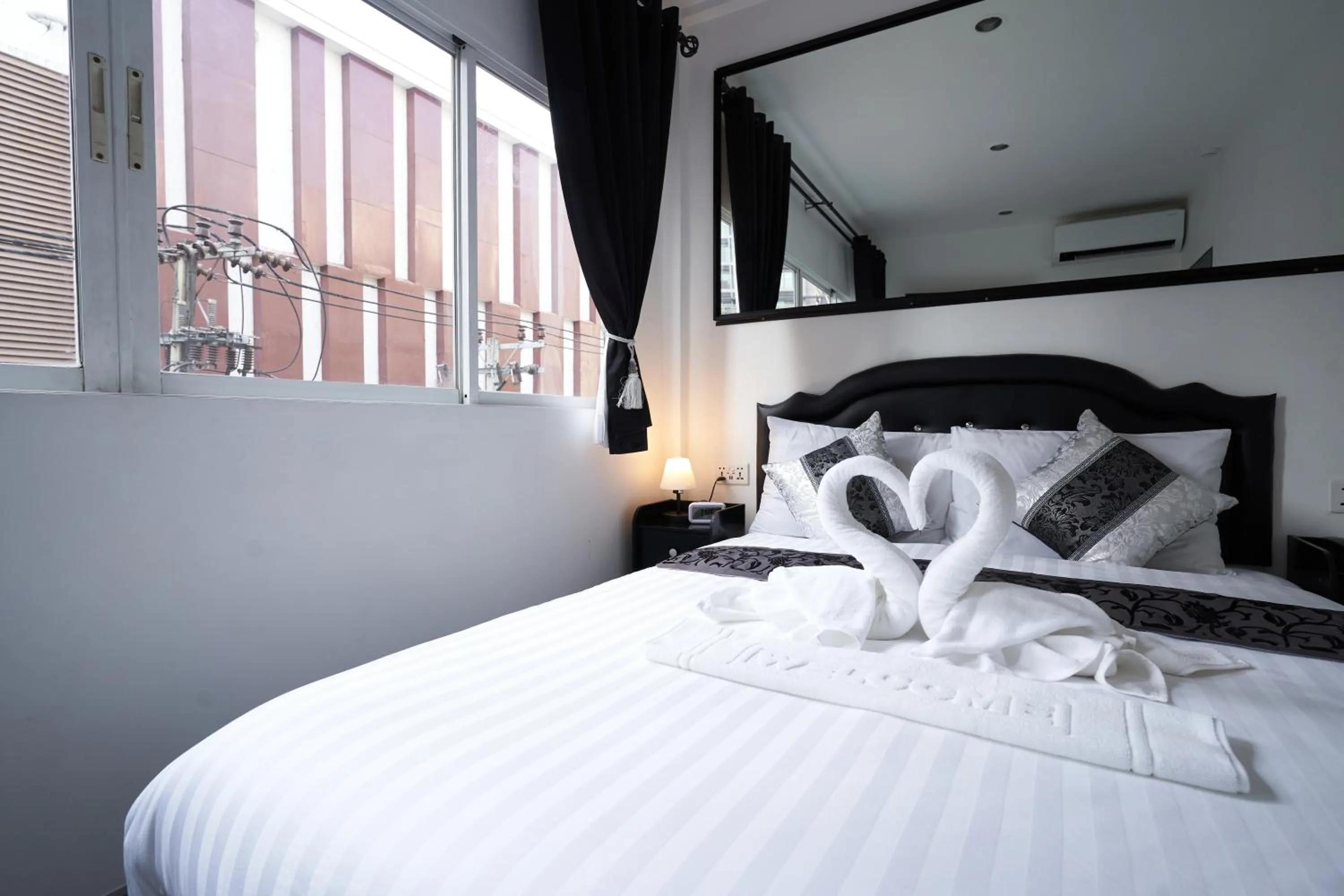 Bed in Thonglor Suites Hotel