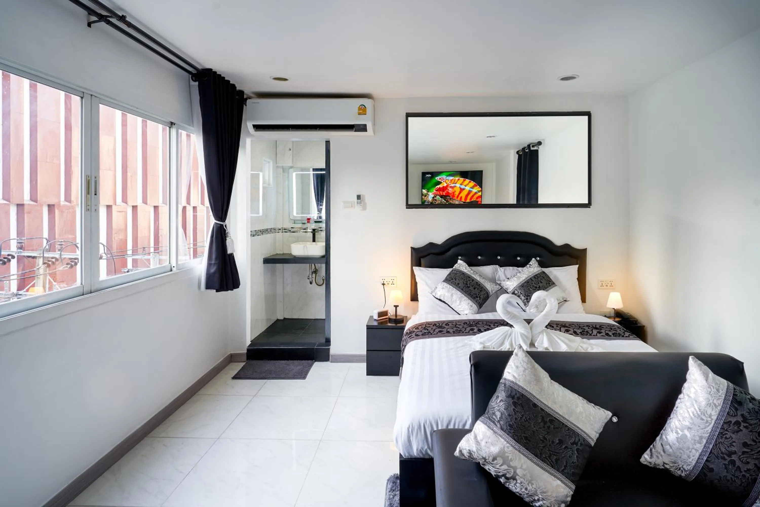 Bed in Thonglor Suites Hotel