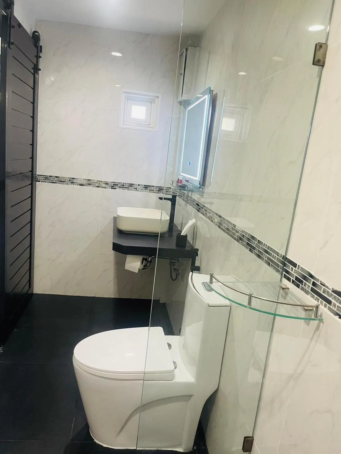 Shower in Thonglor Suites Hotel