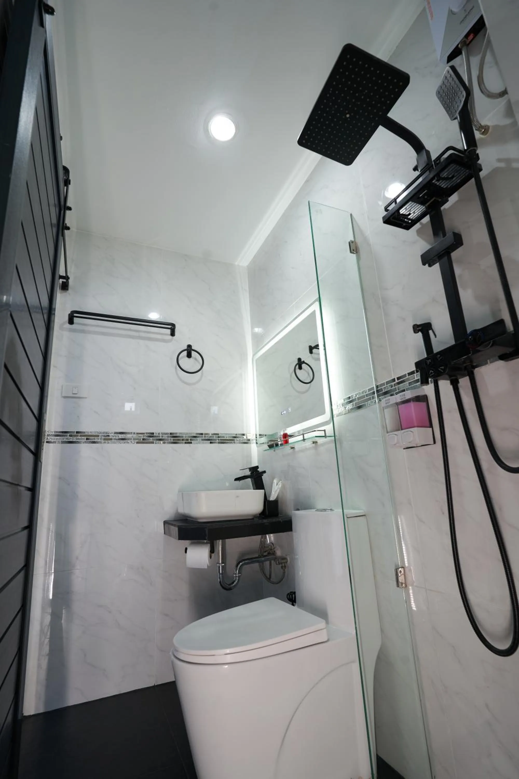 Shower in Thonglor Suites Hotel