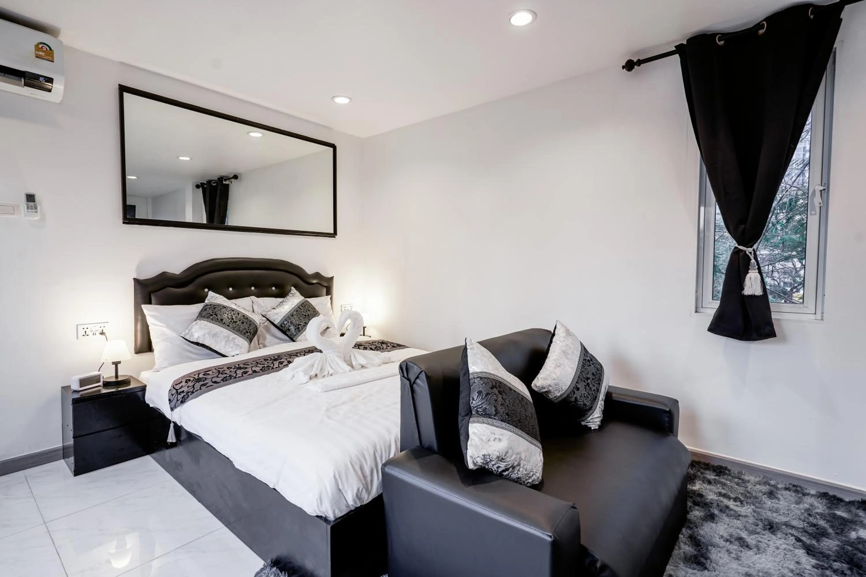 Bed in Thonglor Suites Hotel